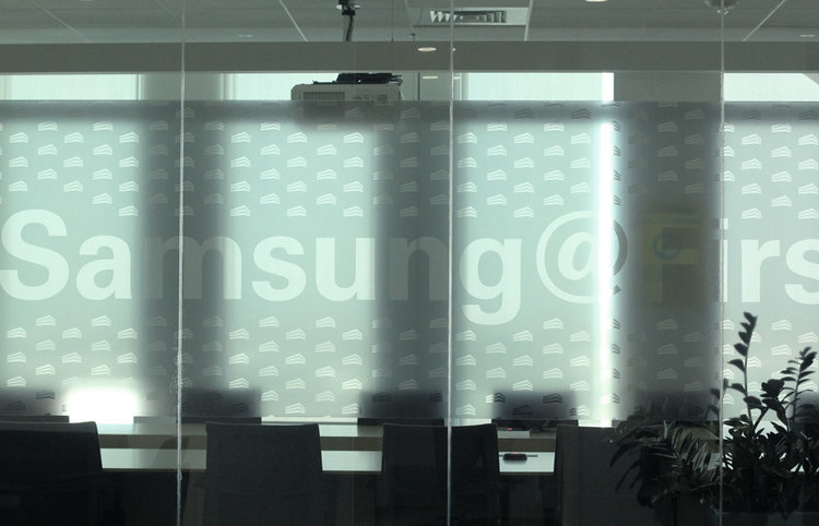 Samsung_glass_walls_02.jpeg