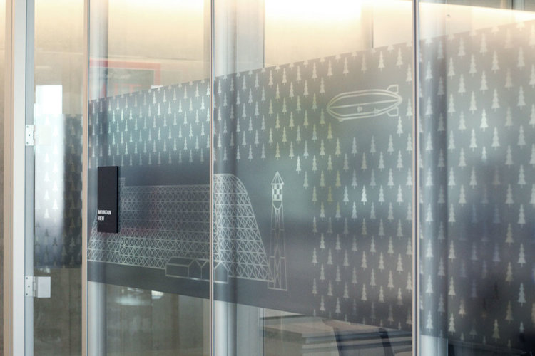 Samsung_glass_walls_04.jpeg