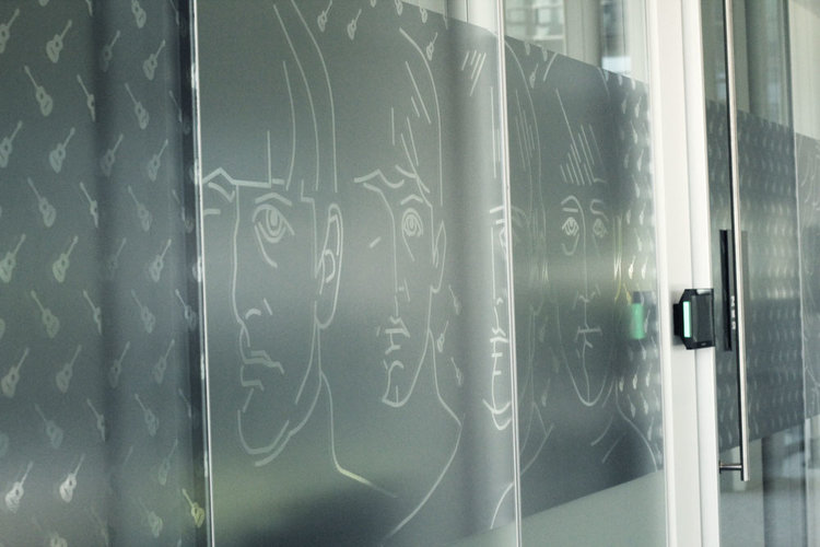 Samsung_glass_walls_05.jpeg