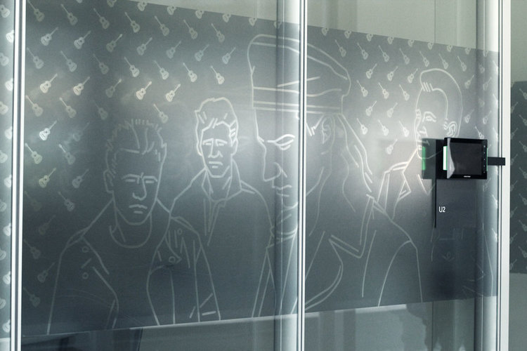 Samsung_glass_walls_06.jpeg