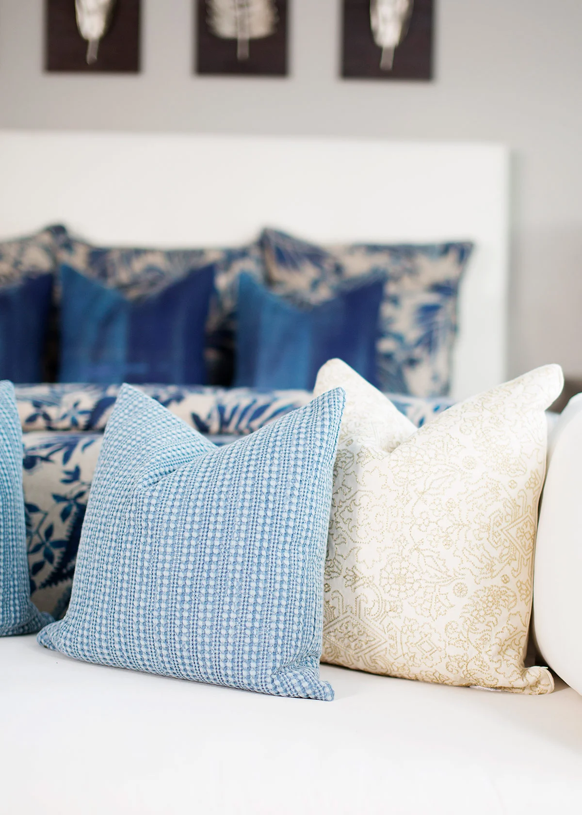 Throw pillows on chaise at foot of bed
