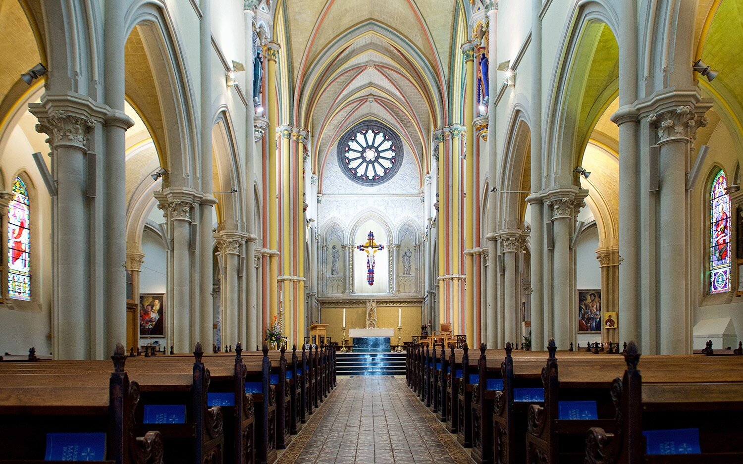 St Thomas interior.jpg