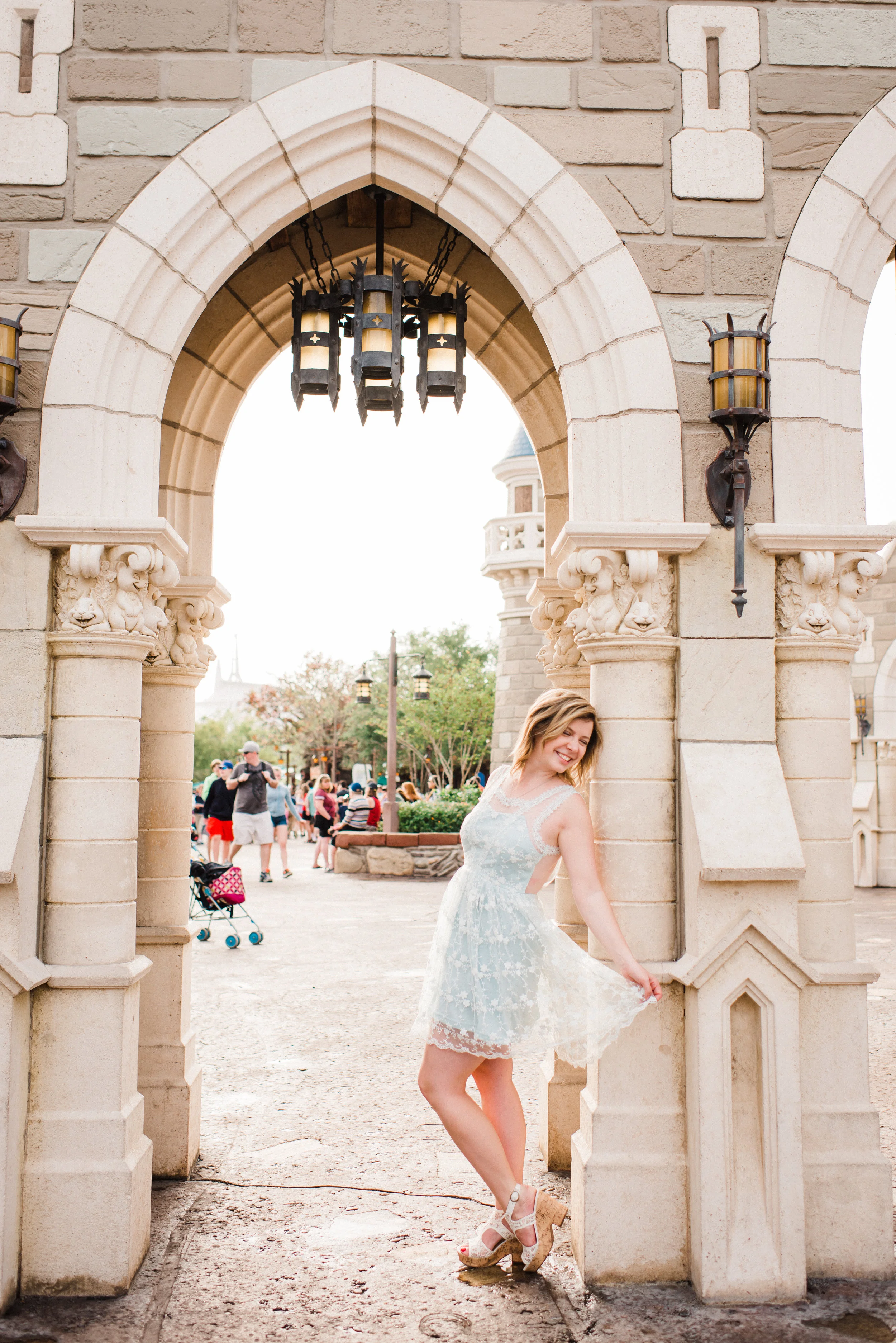 KateTaramykinStudios-Disney-World-Magic-Kingdom-Portraits-KristenDylan-28.jpg