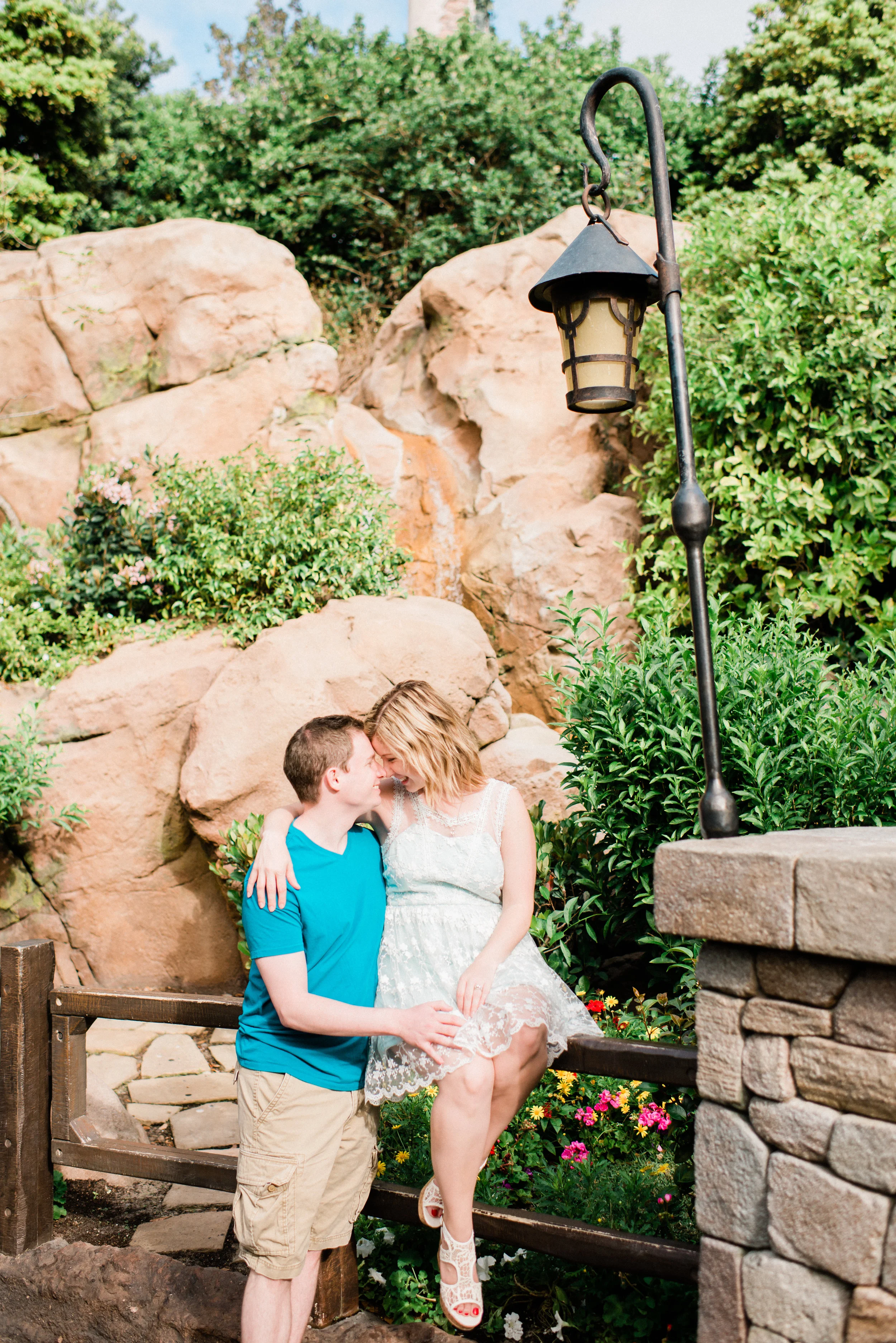KateTaramykinStudios-Disney-World-Magic-Kingdom-Portraits-KristenDylan-31.jpg