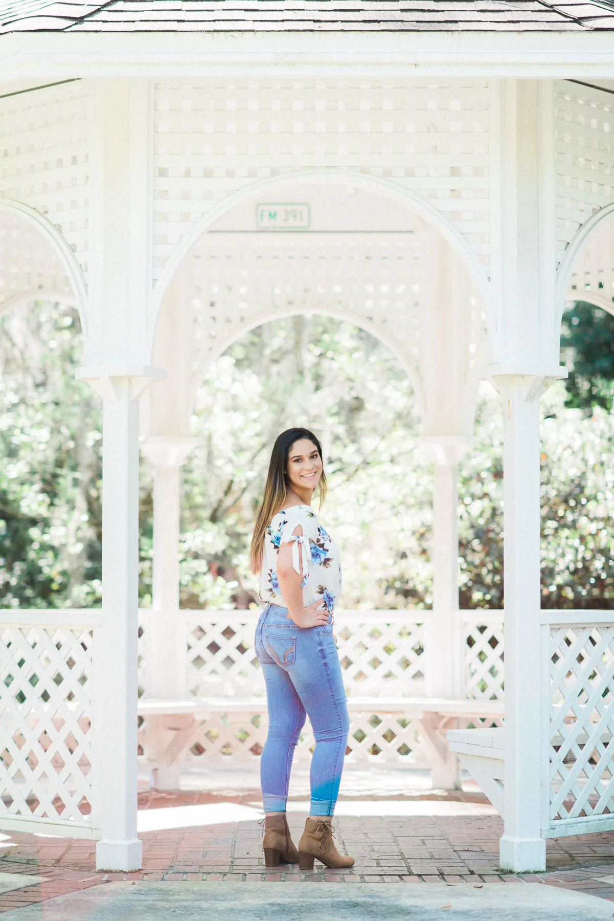 KateTaramykinStudios-Leu-Gardens-Senior-Portraits-Melanie-4.jpg