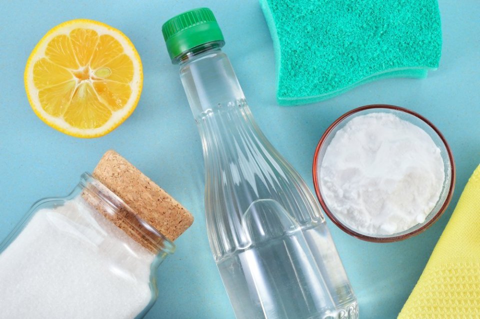 DIY Cleaner Guide For a Less Toxic Home