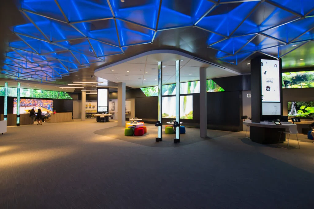 technology-and-media-retail-fixtures-for-Comcast-Studio-Xfinity-store-by-ESI-Design-with-photography-by-Andy-Ryan-3707-1024x681.jpg