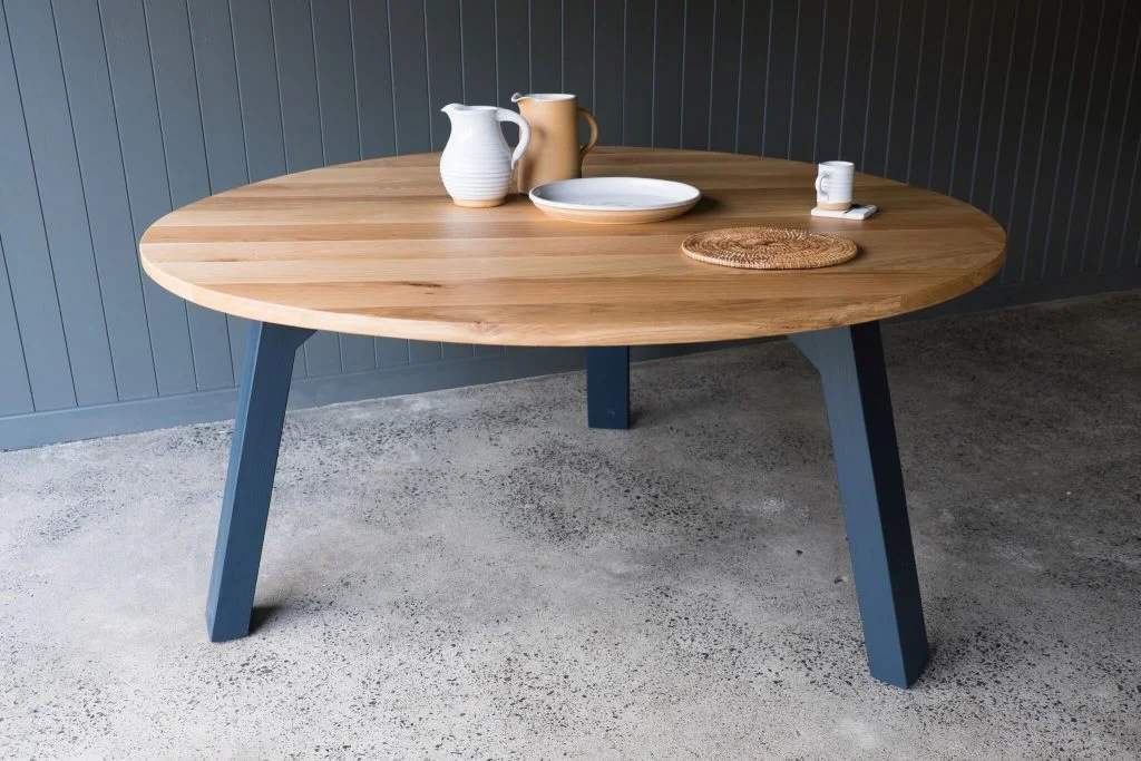 3 pin round table