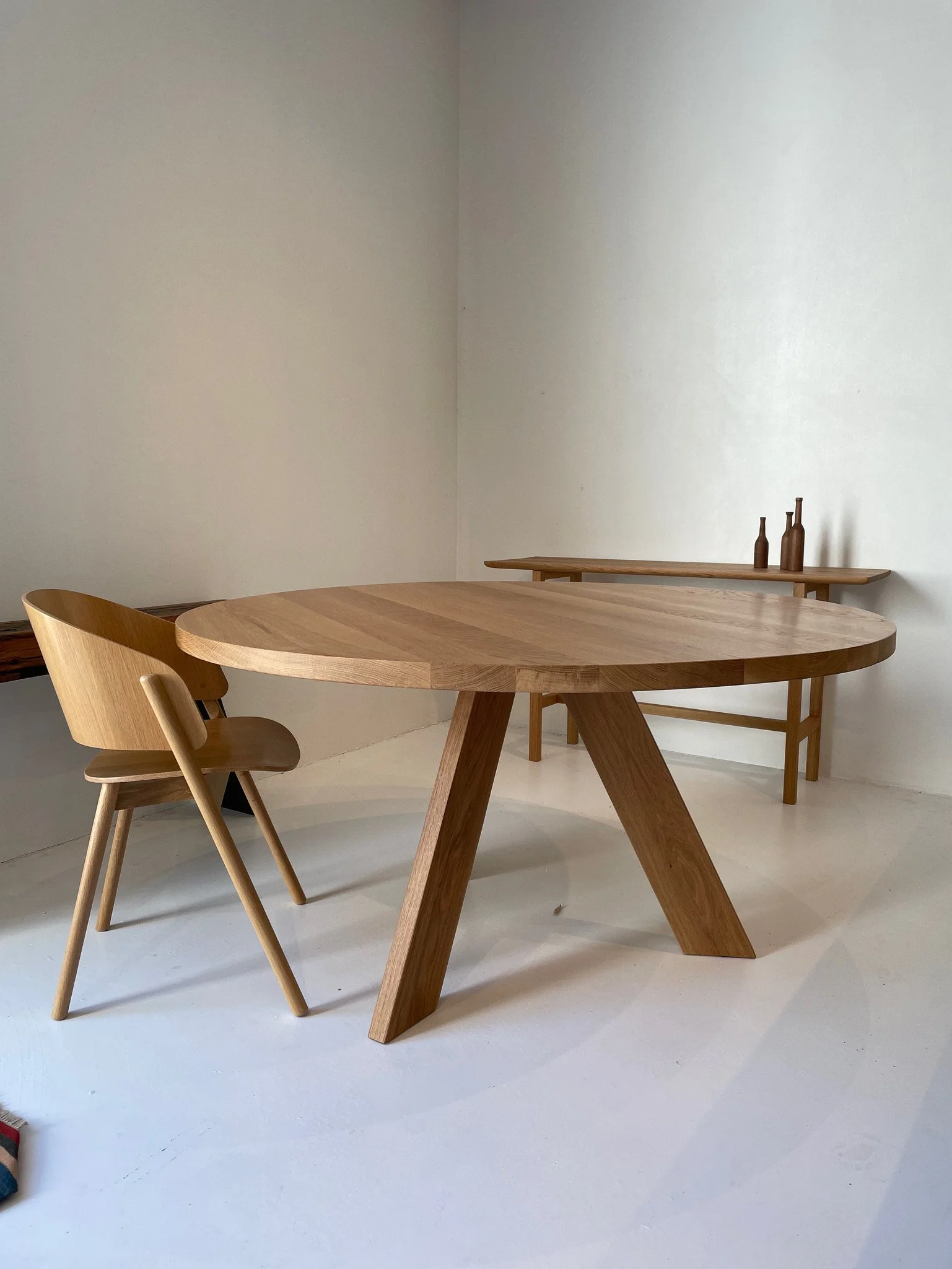 OAK TRIPOD TABLE 1400