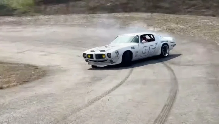 If you&rsquo;ve seen @schaefchen channel recently, you might&rsquo;ve caught that AVA on the quarter panel of the Firebird sliding through corners! LOVE how this one turned🏁💨

Awesome working with @joklimek to get the design just right in time for 
