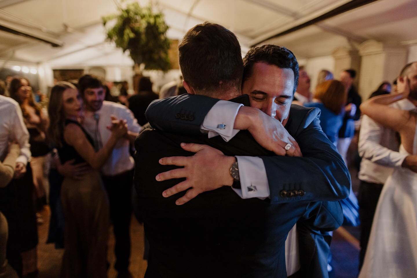 All about these wholesome dance floor vibes with Cenzo &amp; Emma&rsquo;s most loved. Photos by @benadamsweddings at @lowefamilywineco