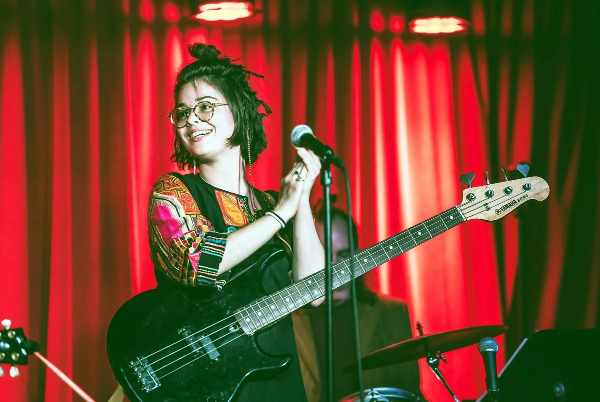 Lizzy and the Palm (US)