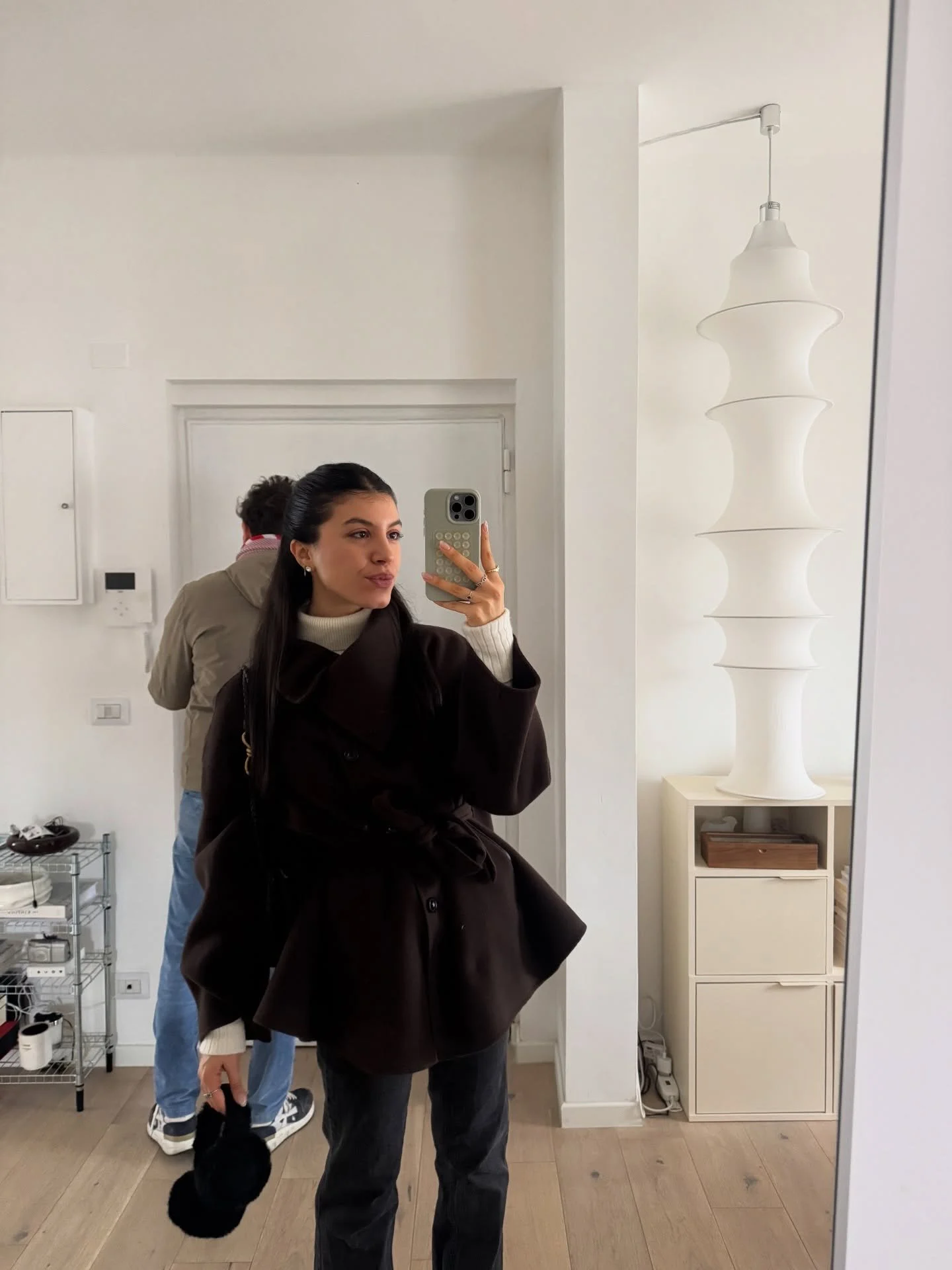 Allora come procede questa 52esima settimana di gennaio?😬 io come il gatto&hellip;.

#salutementale #photodump #relazioneadistanza #convivenza #homedecor