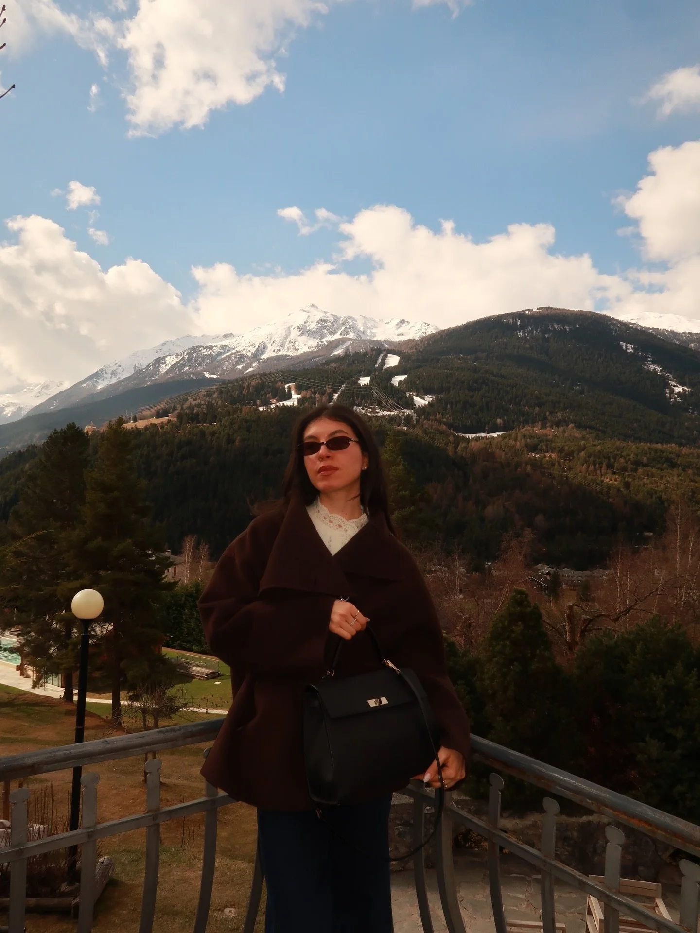 A snowy day of march on film 📸

#interiordesigner #minimalstyle #effortlesslychic #milano #canong7xmarkii