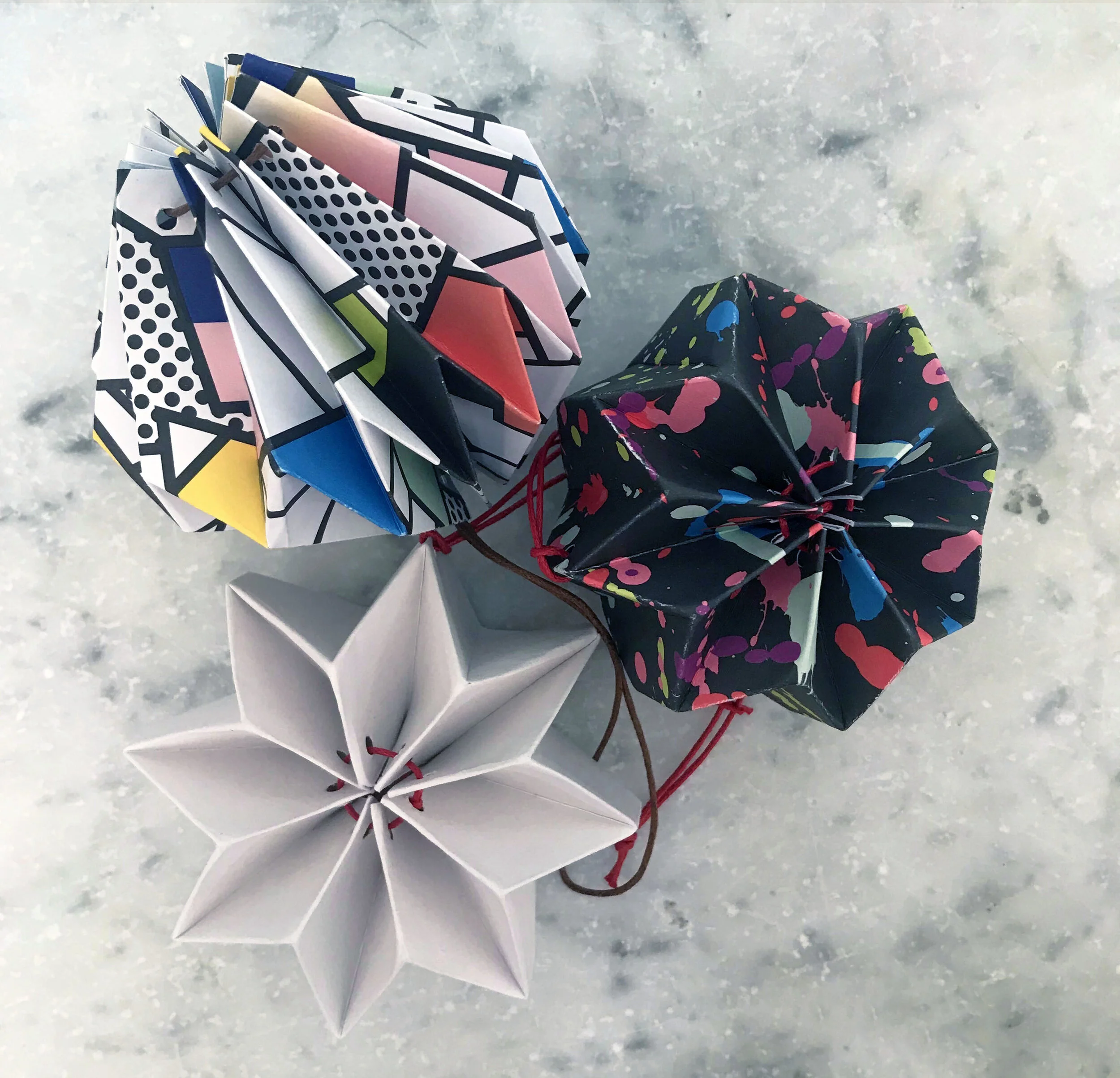 Paper Decorations set of 3 Memphis series 01.