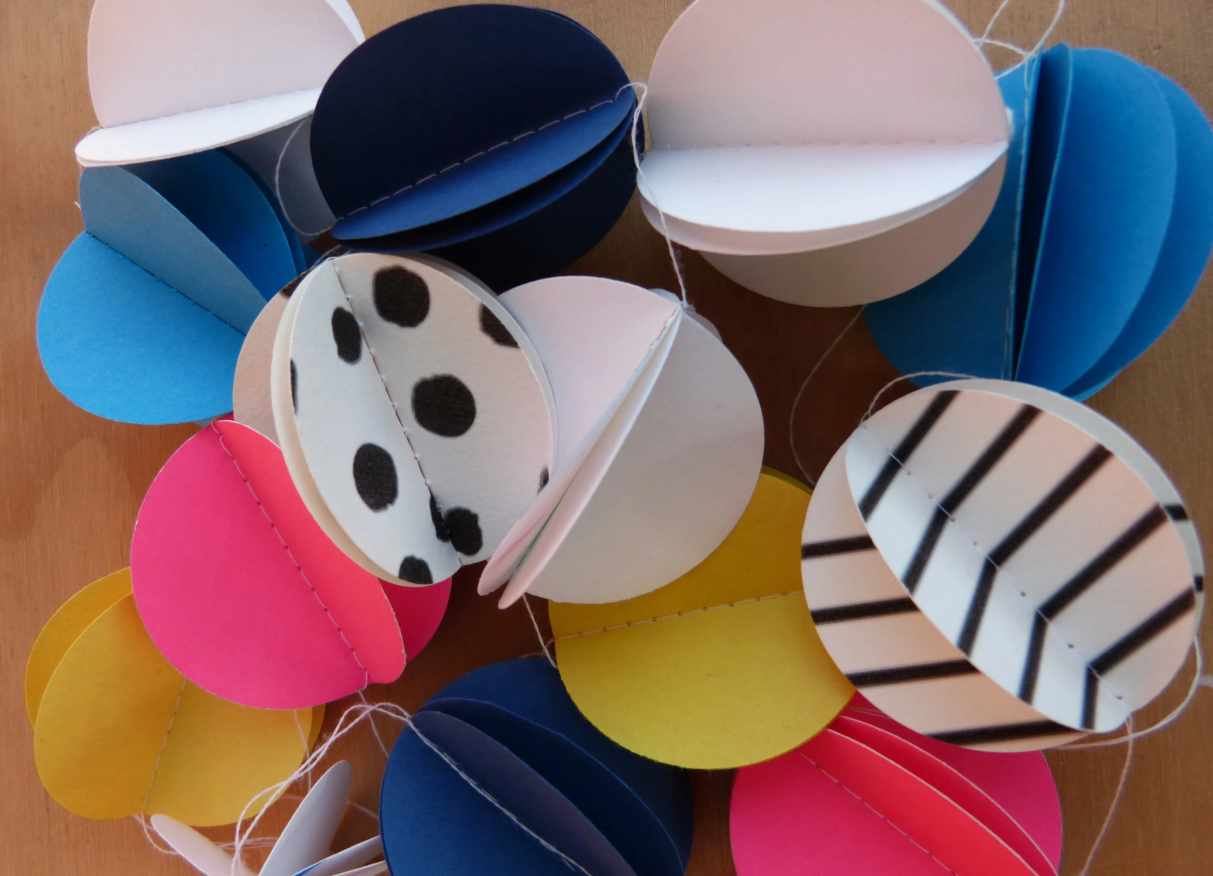 Paper Garland bright pink and spot mix