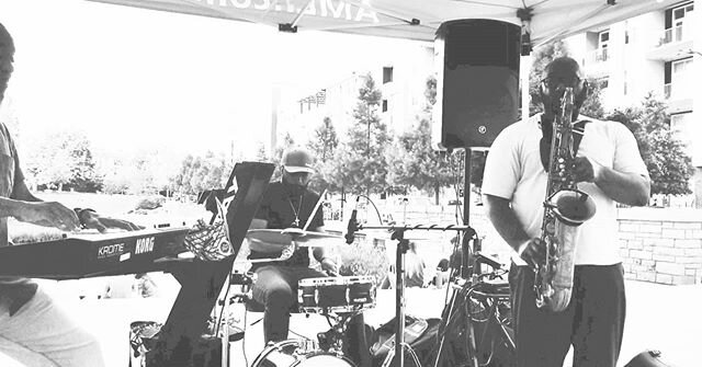 Just saxing around in the A, outdoor park style.....so we all can be a part of social distancing and live music at the same time. .
.
.
.
.
.
.
.
.
.
.
#atlanta #weloveatl #gigs #passion #love #art #artist #live #music #sax #tenor #saxophone #saxlife