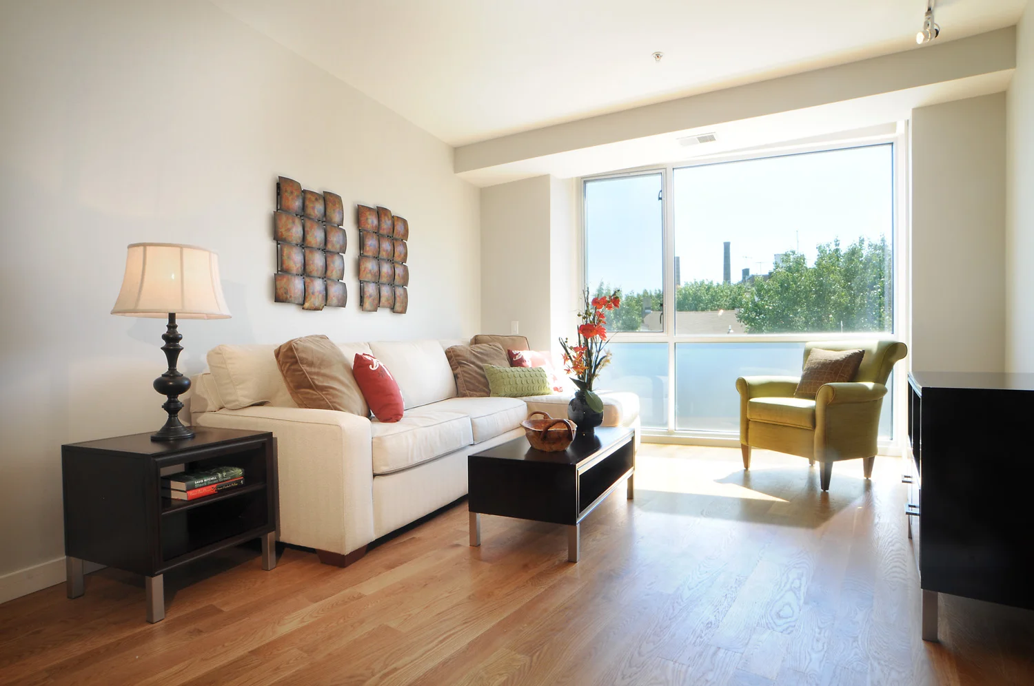 flats_327_livingroom_303_01_01_1500.jpg