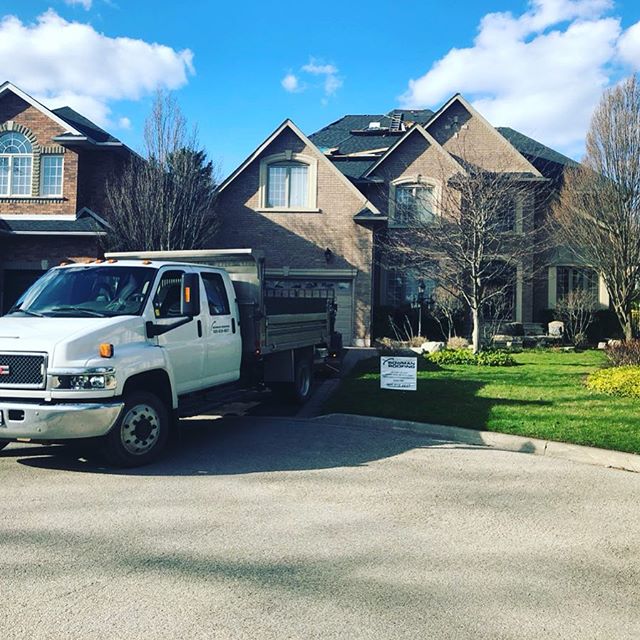 Good Morning IG! The roofers started a big beauty in #burlington this week! Hopefully the rain will hold out tmwr and let us complete this thing! 😬. #rainraingoaway Shoutout to @paradigmfleet for helping us restore this beauty topkick over the winte