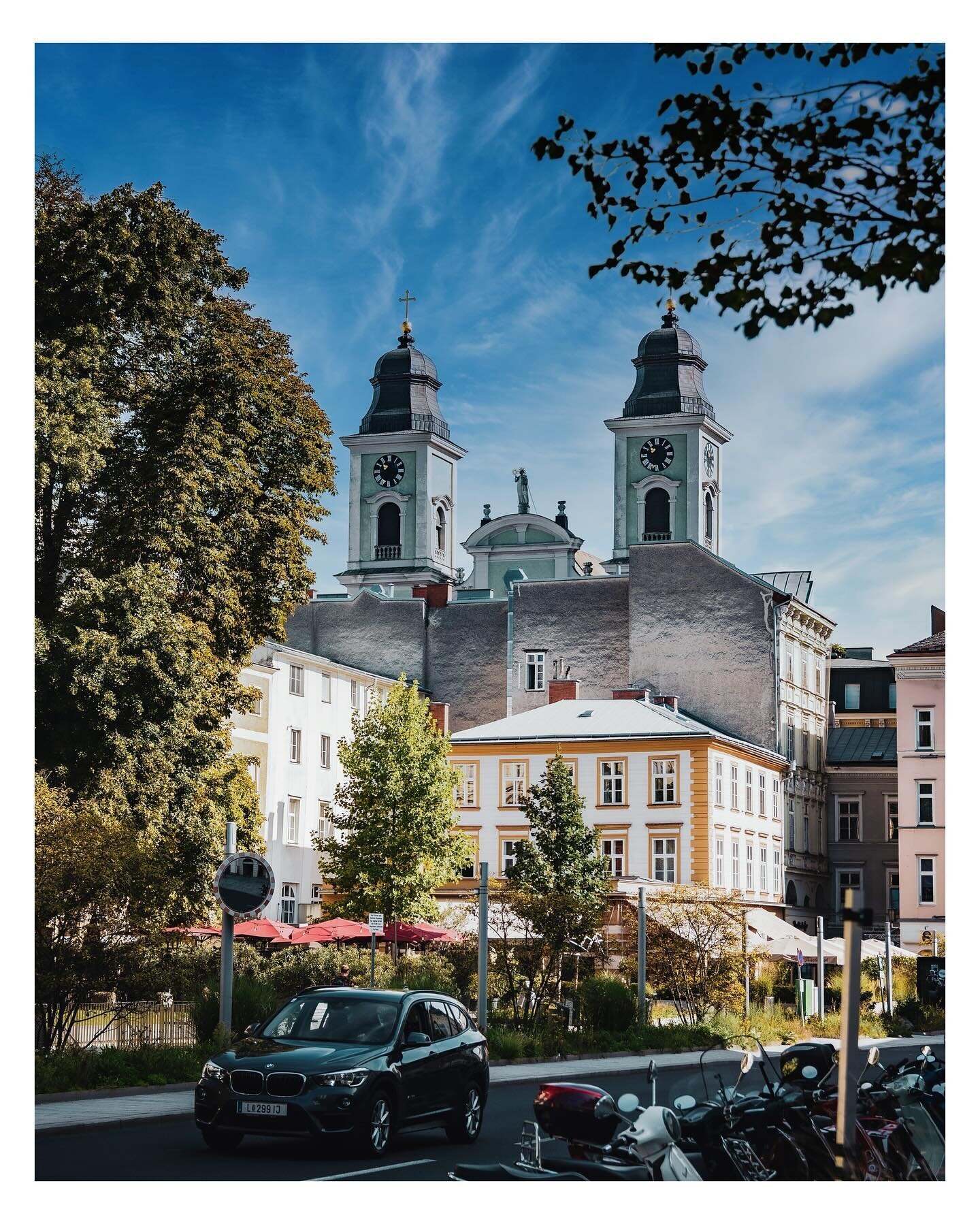 Linz is the capital of Upper Austria and third-largest city in Austria. Sitting on the river Danube, the city is located in the far north of Austria, 30 km south of the border with the Czech Republic. 

#landscape #austria #travel #photography #linza