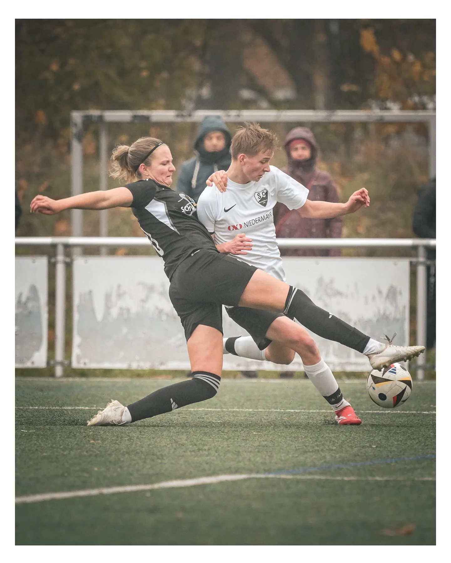 SC Regensburg vs. FC Ruderting | 1:1 | Bayernliga | 09.11.25
@scregensburg_frauen1  @fcruderting_frauen 

#sports #soccer #nikon #football #sportsphotography #fitness #photography #footballplayer #sportsphotographyfans #sport #soccergame #nikonphotog
