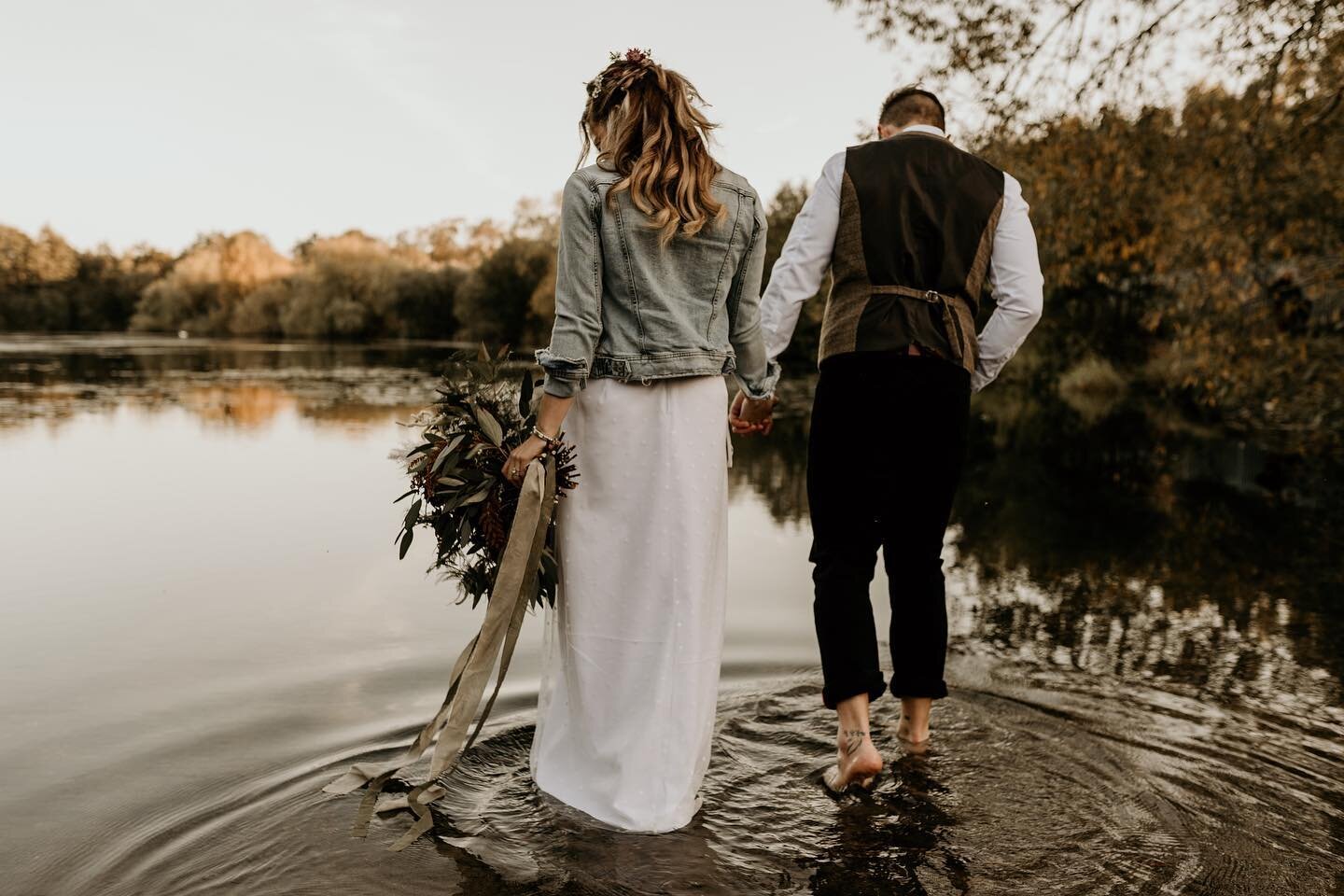 I&rsquo;d love to be paddling today! It&rsquo;s going to be another hot 🥵 one ☀️This gorgeous couple were captured beautifully by @hannahshearmanphotography