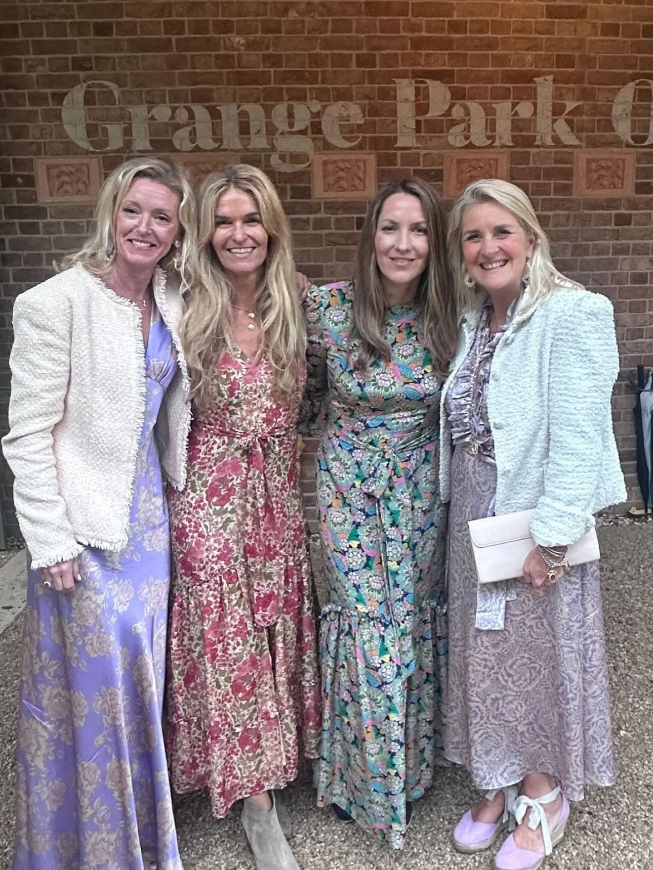 A throw back to Thursday when we were hosted by the wonderful Camilla @ridleylondon @grangeparkopera for Verdi&rsquo;s stunning performance of Don Carlo.  One of the best operas I&rsquo;ve seen in such an idyllic setting.  If you haven&rsquo;t been, 