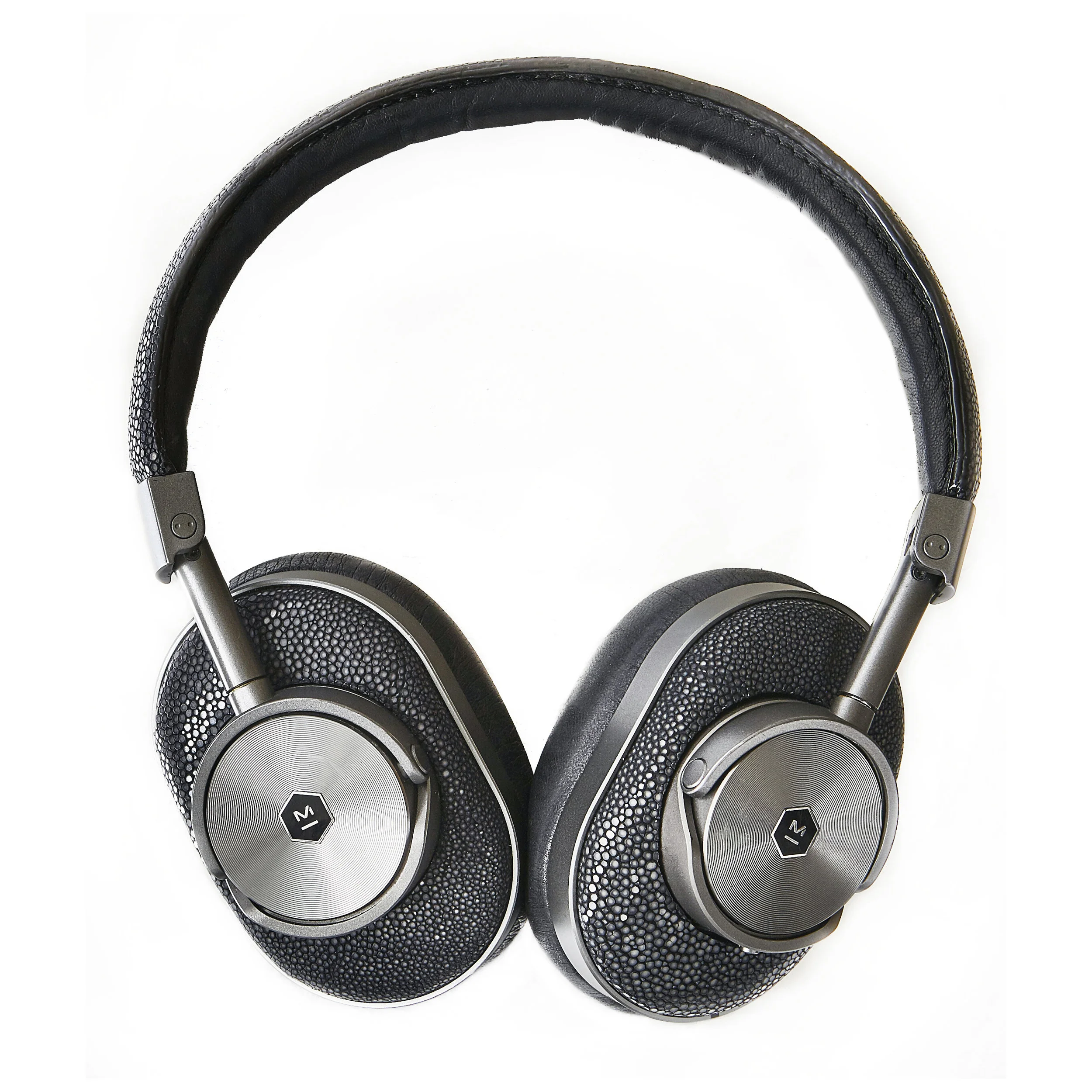 MASTER &amp; DYNAMICS