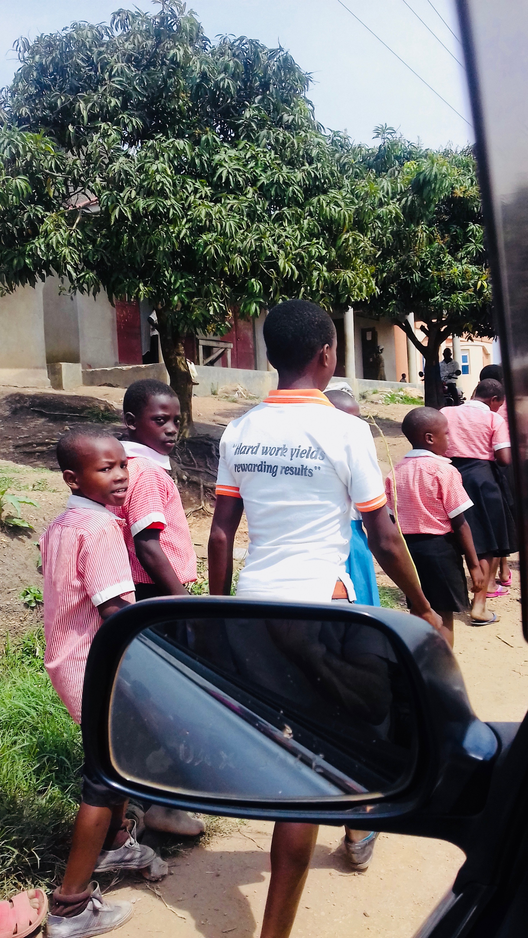 children's escort into Kamwenge 2.jpg