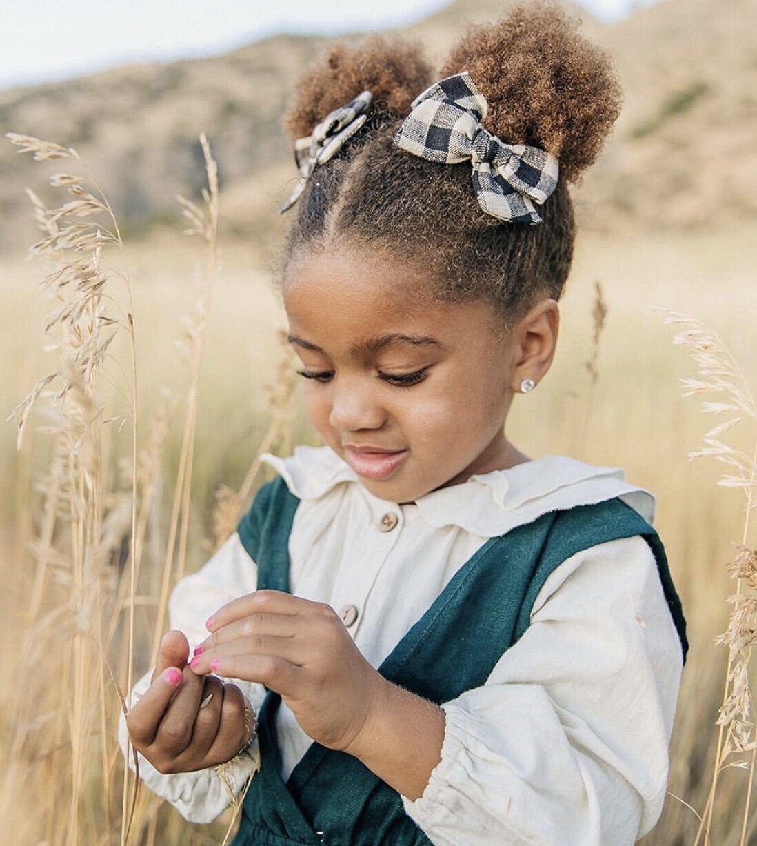 Handcrafted Bows in Linen