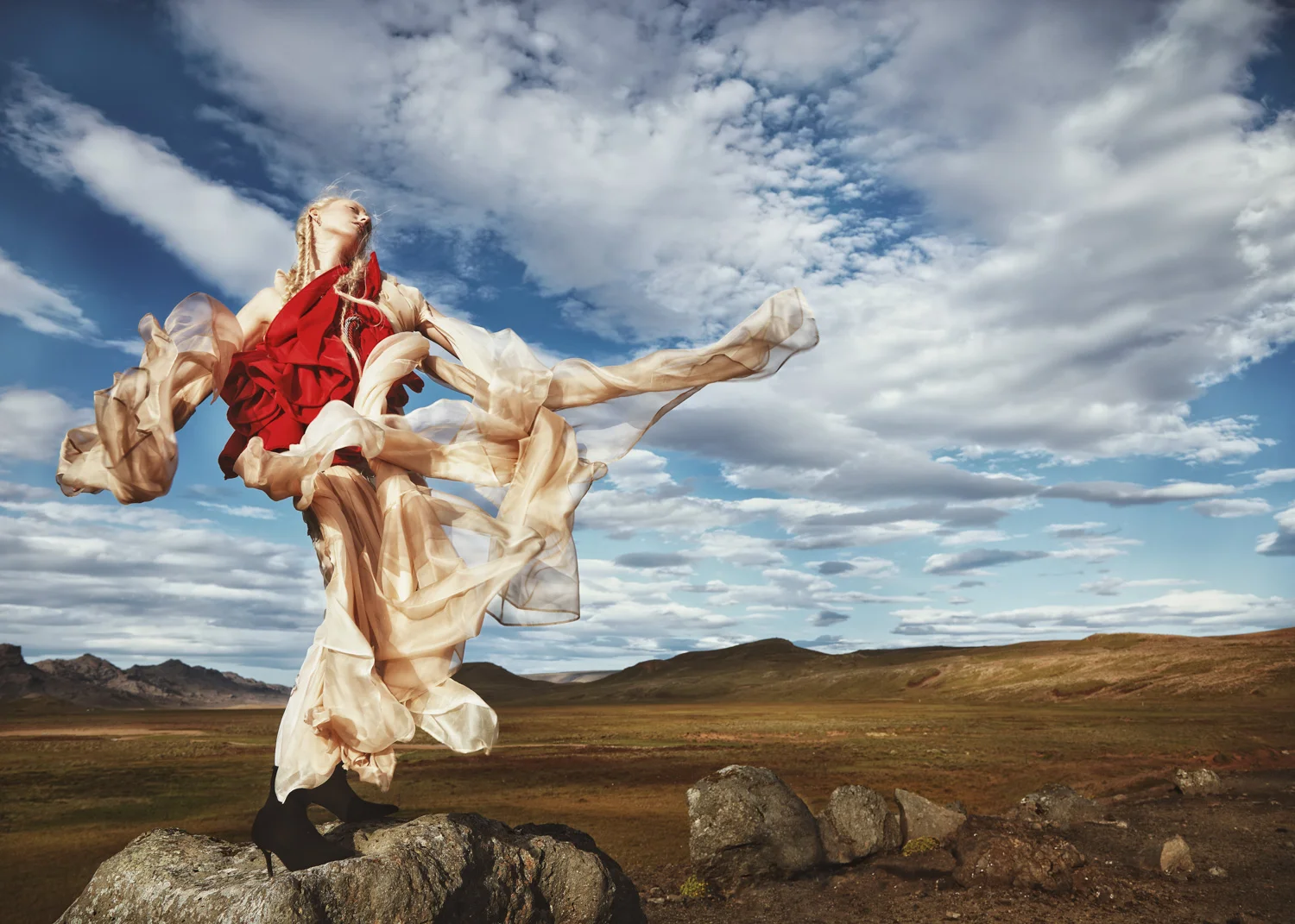 JodieMann_HuldufolkFashionEditorial-3.jpg