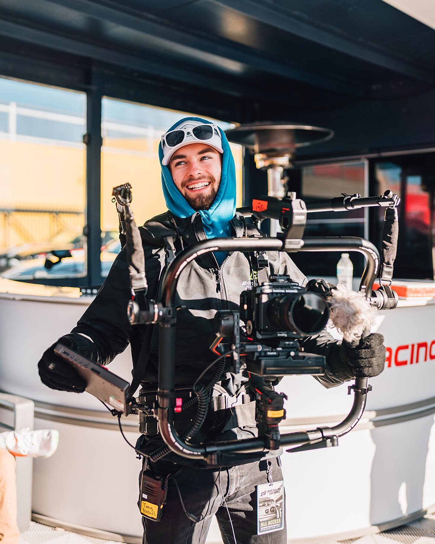 Steadicam operations 🎥🕹️
&bull;
&bull;
&bull;
&bull;
@c.films.channel @rodemic @djiglobal @reddigitalcinema @readyrig #steadicam #steadycamoperator #steadicam #steadicamoperator #movie #tvshow #producer #director #cfilms #banginggears #filmmakersli