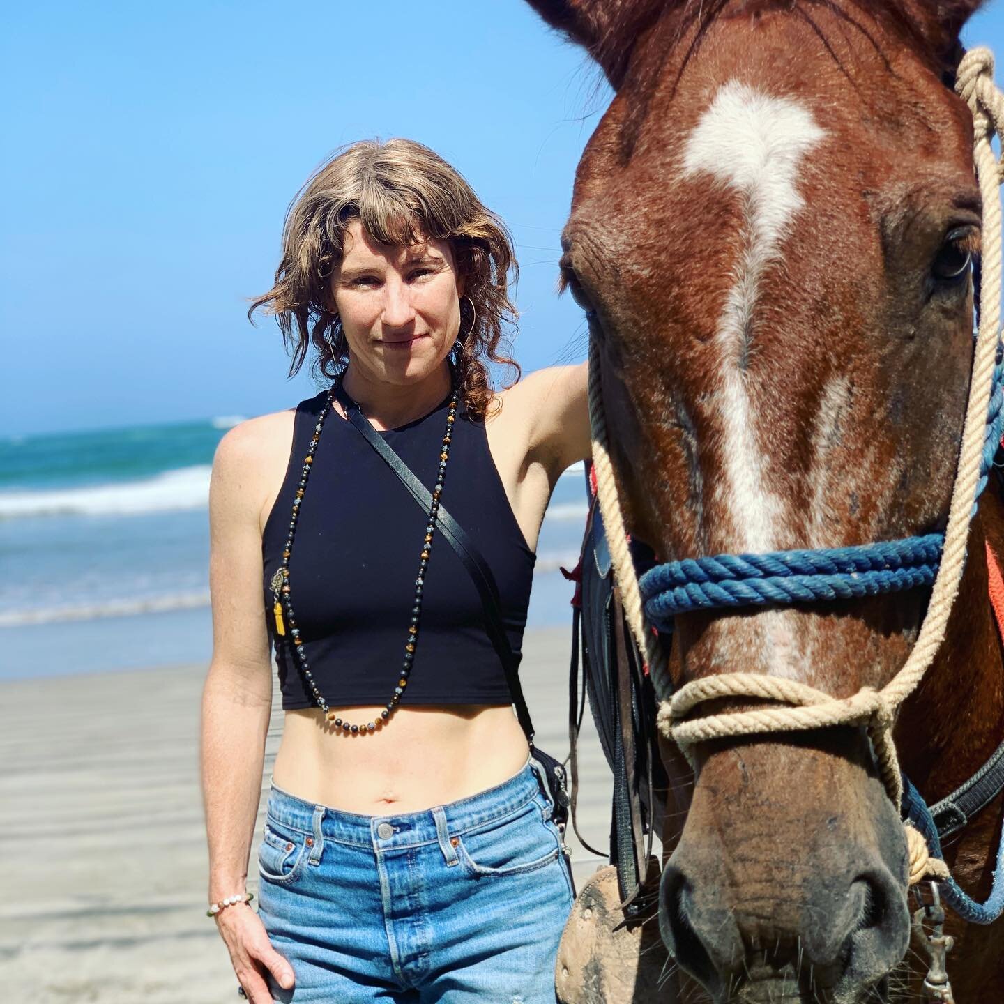 I crawled myself to Costa Rica, depleted from one of the most challenging years. Happy to report that I danced, meditated, ate, prayed + galloped myself back to wellness. Leaving more myself.

And also someone who now wants a horse 🐎 🤣

#replenishs