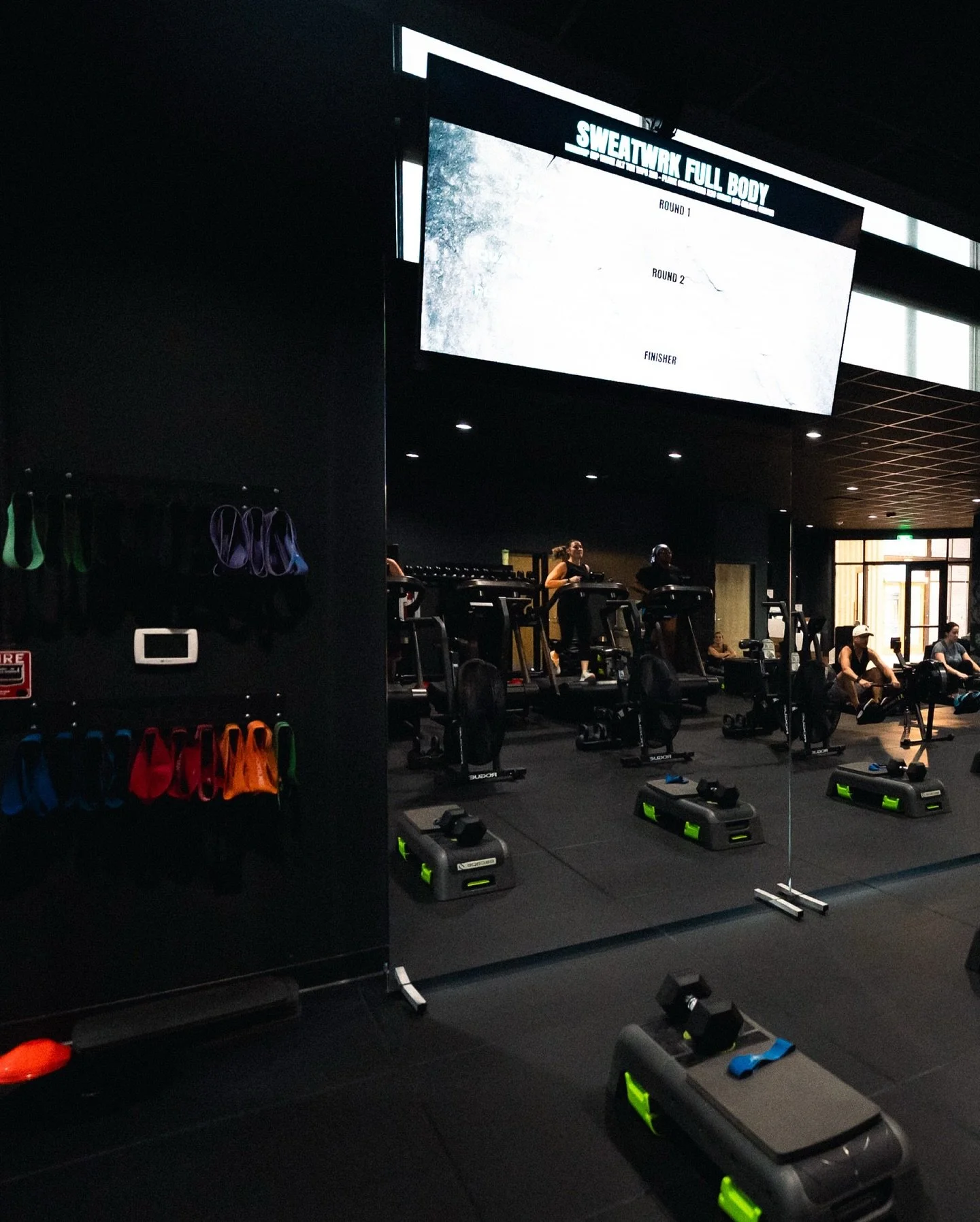 Nothing quite like the feeling of seeing the morning sun peek in through the windows knowing your workout for the day is already doneโ๏ธ
-
Join Charlotte’s premier group fitness & 24/7 gym๐๐ป
๐ฉ info@sweatmethod.com
๐ง www.sweatmethod.com