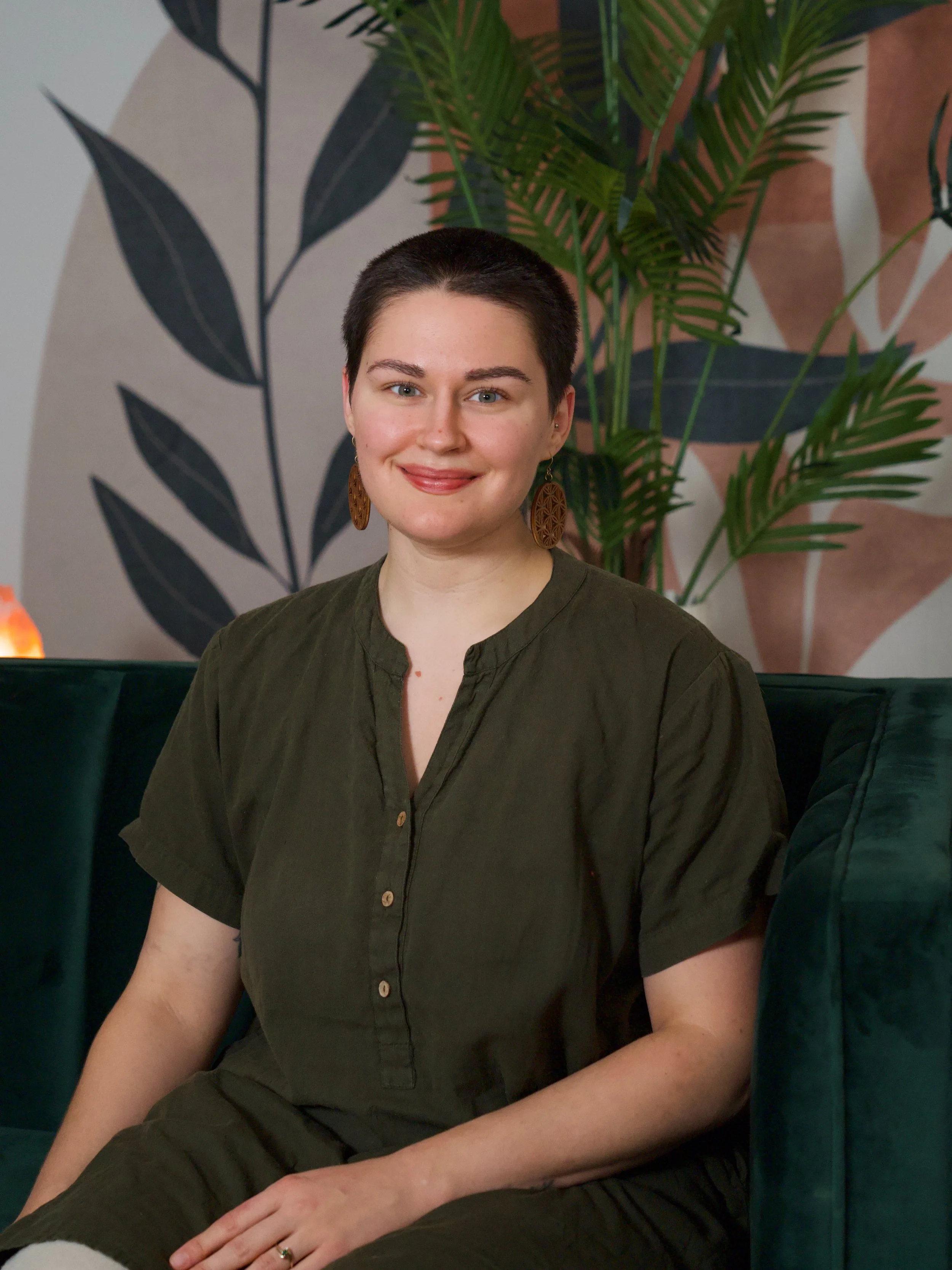 🎉HAPPY 3 YEAR HAVEN ANNIVERSARY TO JACKLYN!🥳

Jacklyn is one of our passionate Massage Therapists who specializes in Manual Lymphatic Drainage work, has a background in Thai techniques, and has also recently been expanding her knowledge and experie