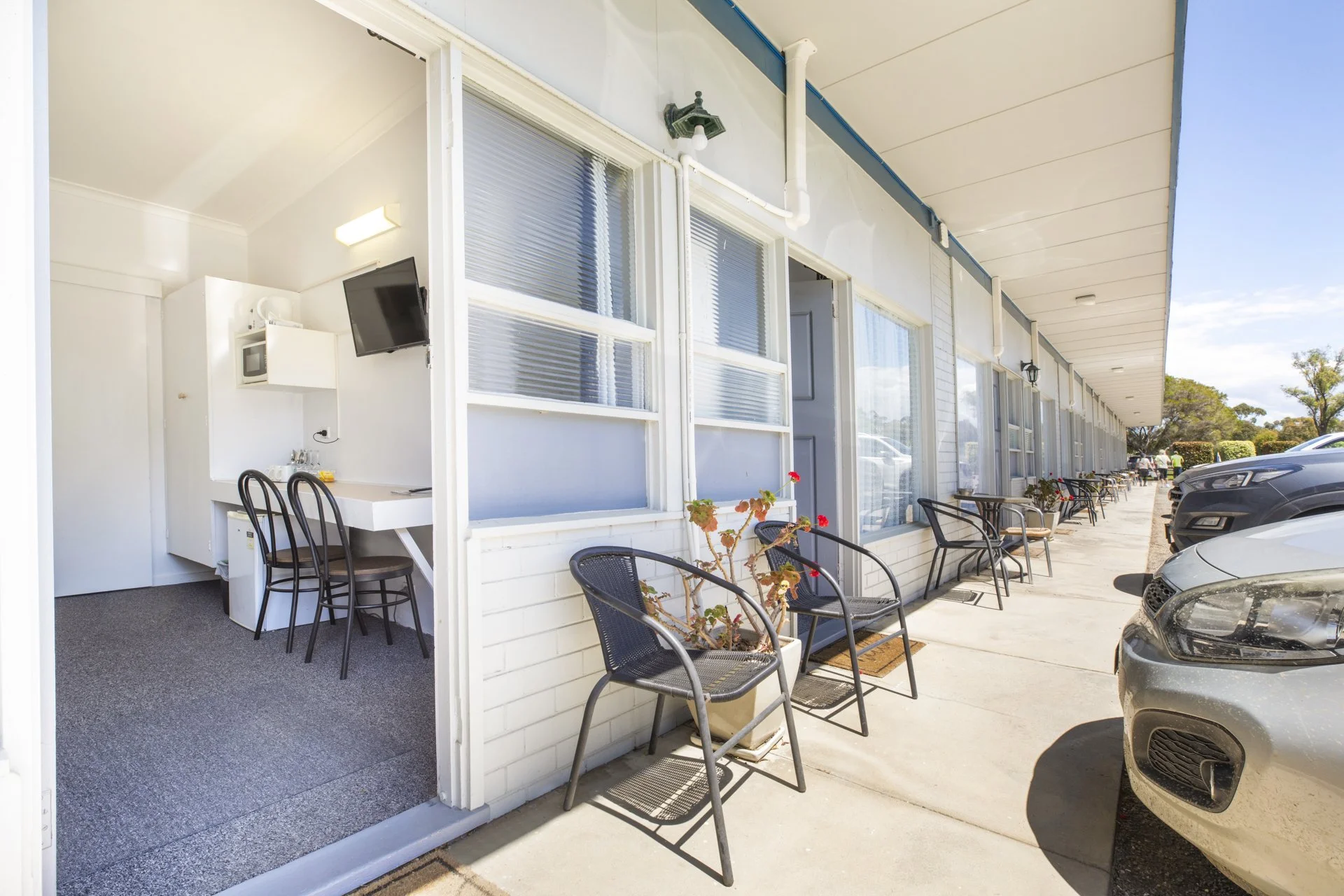 SHIP_INN_MOTEL_2107.jpg