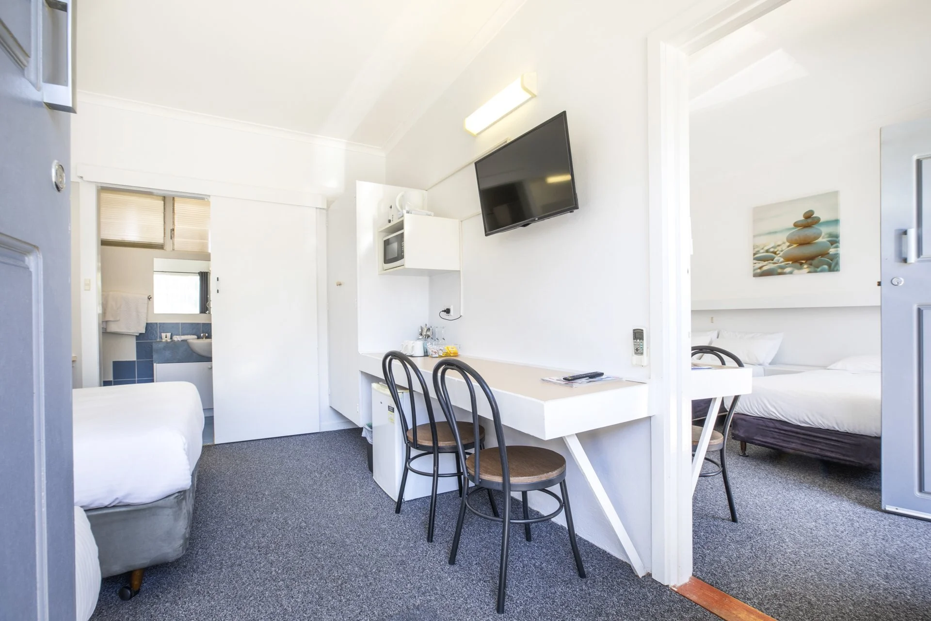 SHIP_INN_MOTEL_2112.jpg
