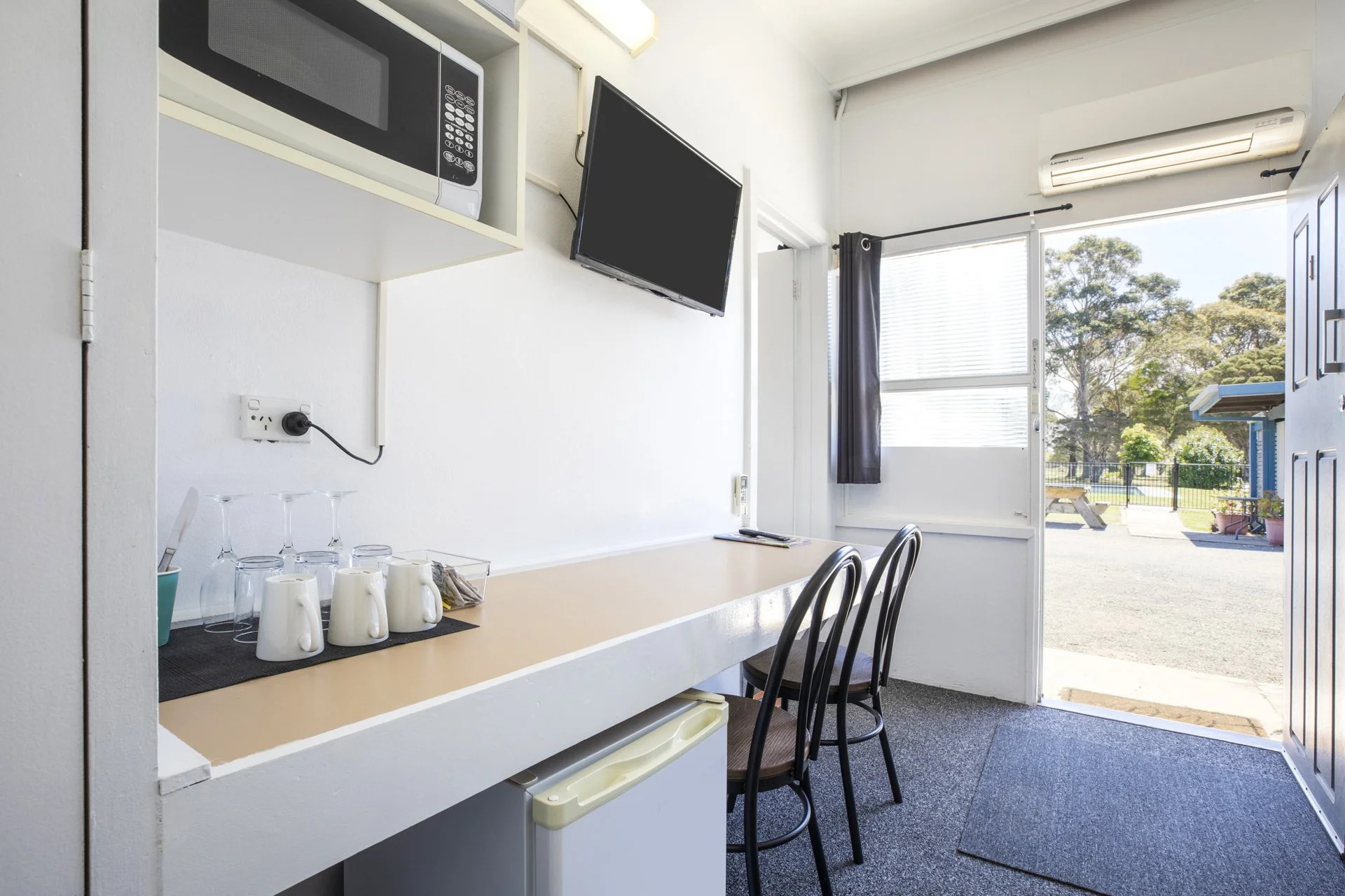 SHIP_INN_MOTEL_2146.jpg