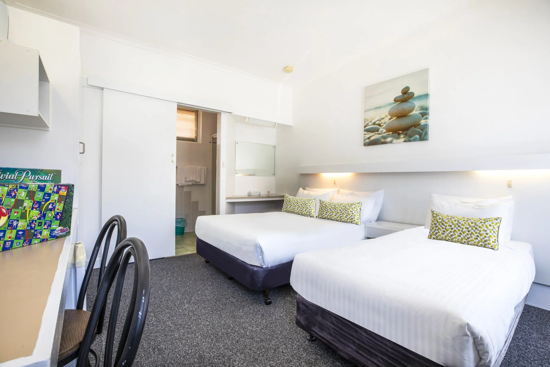 SHIP_INN_MOTEL_2152.jpg