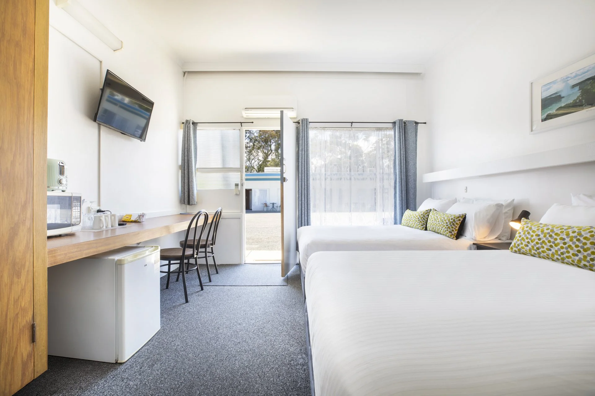 SHIP_INN_MOTEL_2292.jpg
