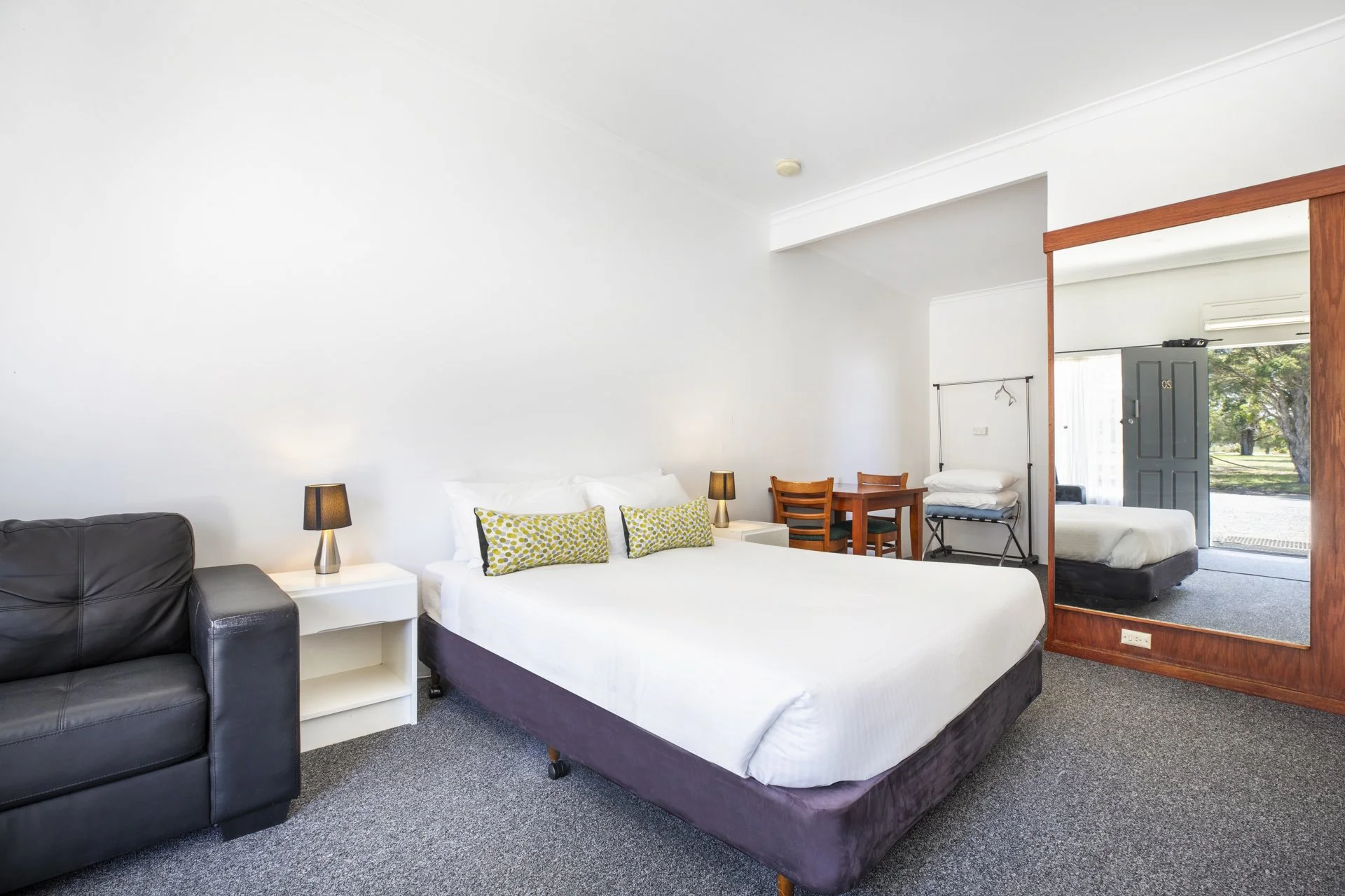 SHIP_INN_MOTEL_2352.jpg