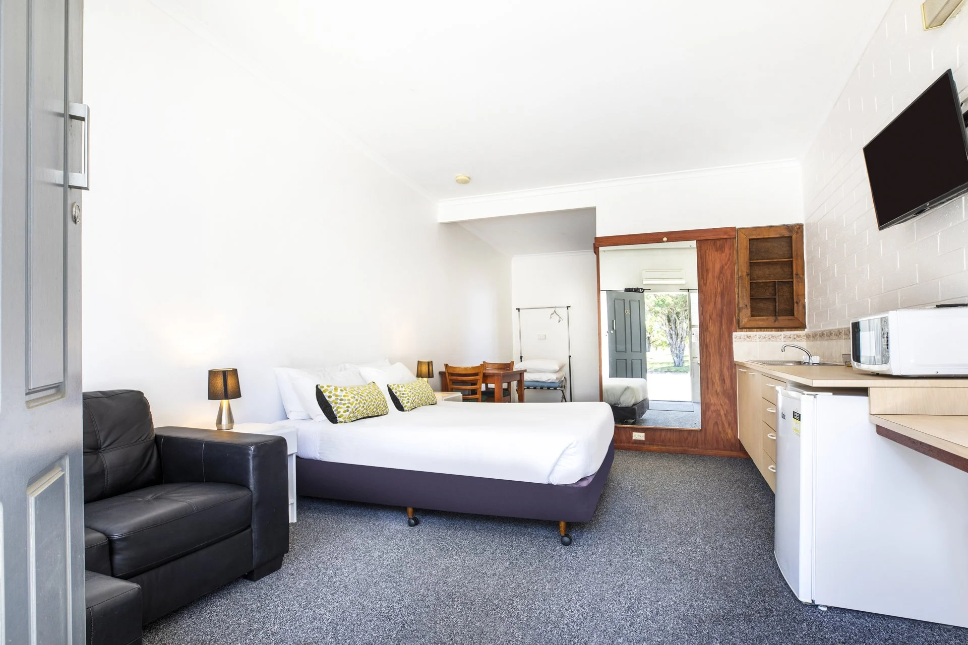 SHIP_INN_MOTEL_2344.jpg