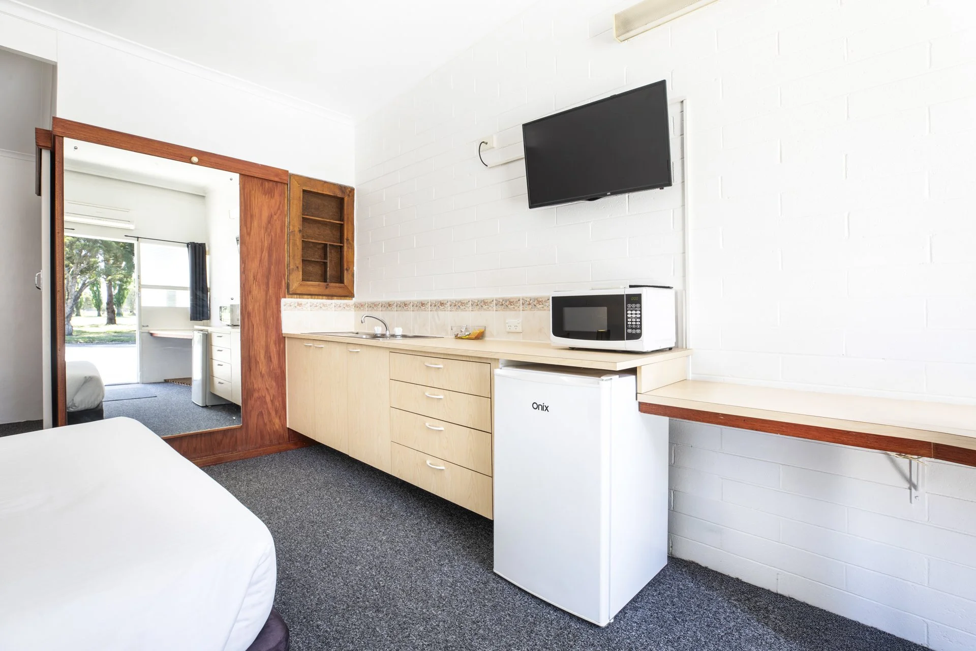 SHIP_INN_MOTEL_2348.jpg