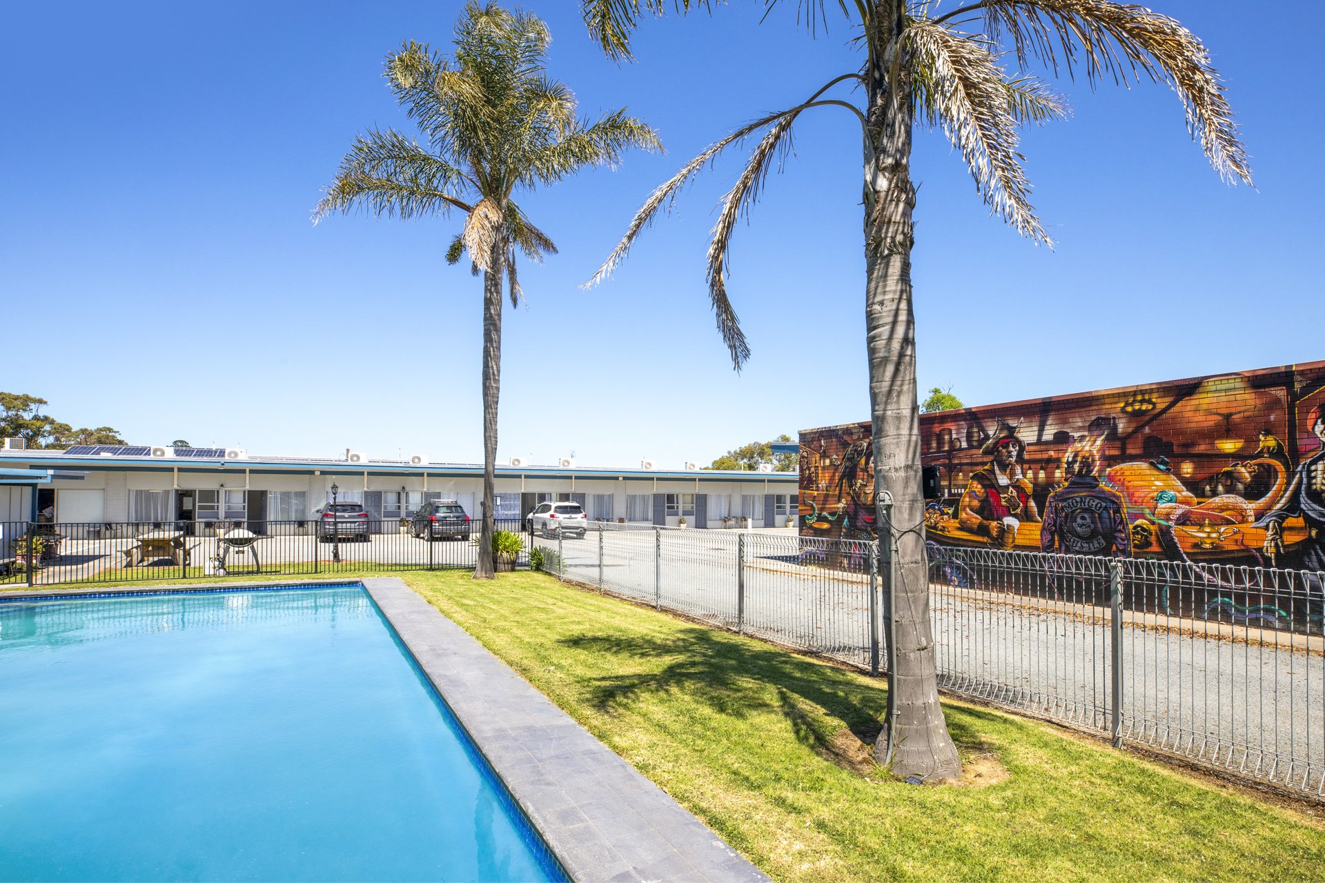 SHIP_INN_MOTEL_2072.jpg