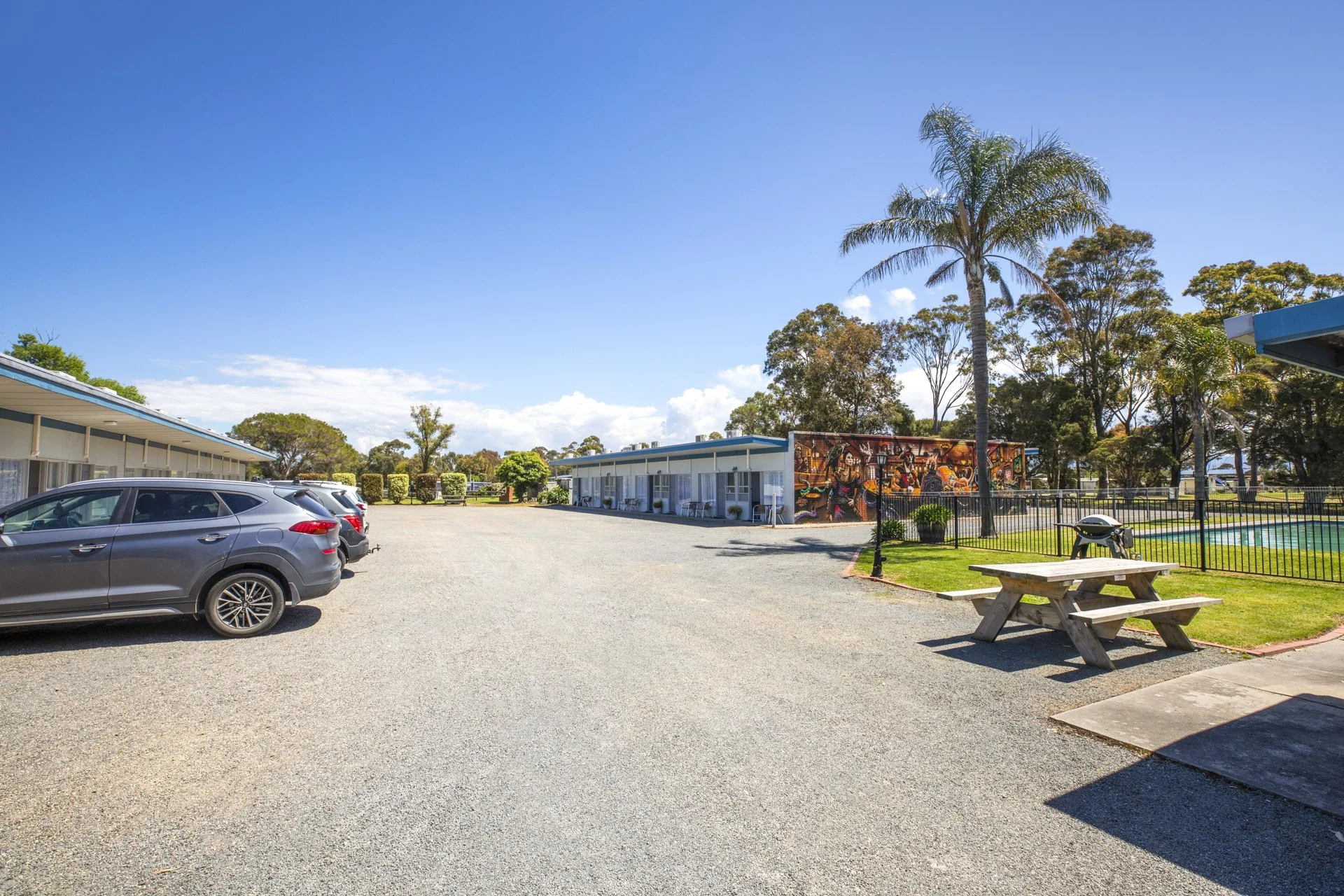 SHIP_INN_MOTEL_2051.jpg