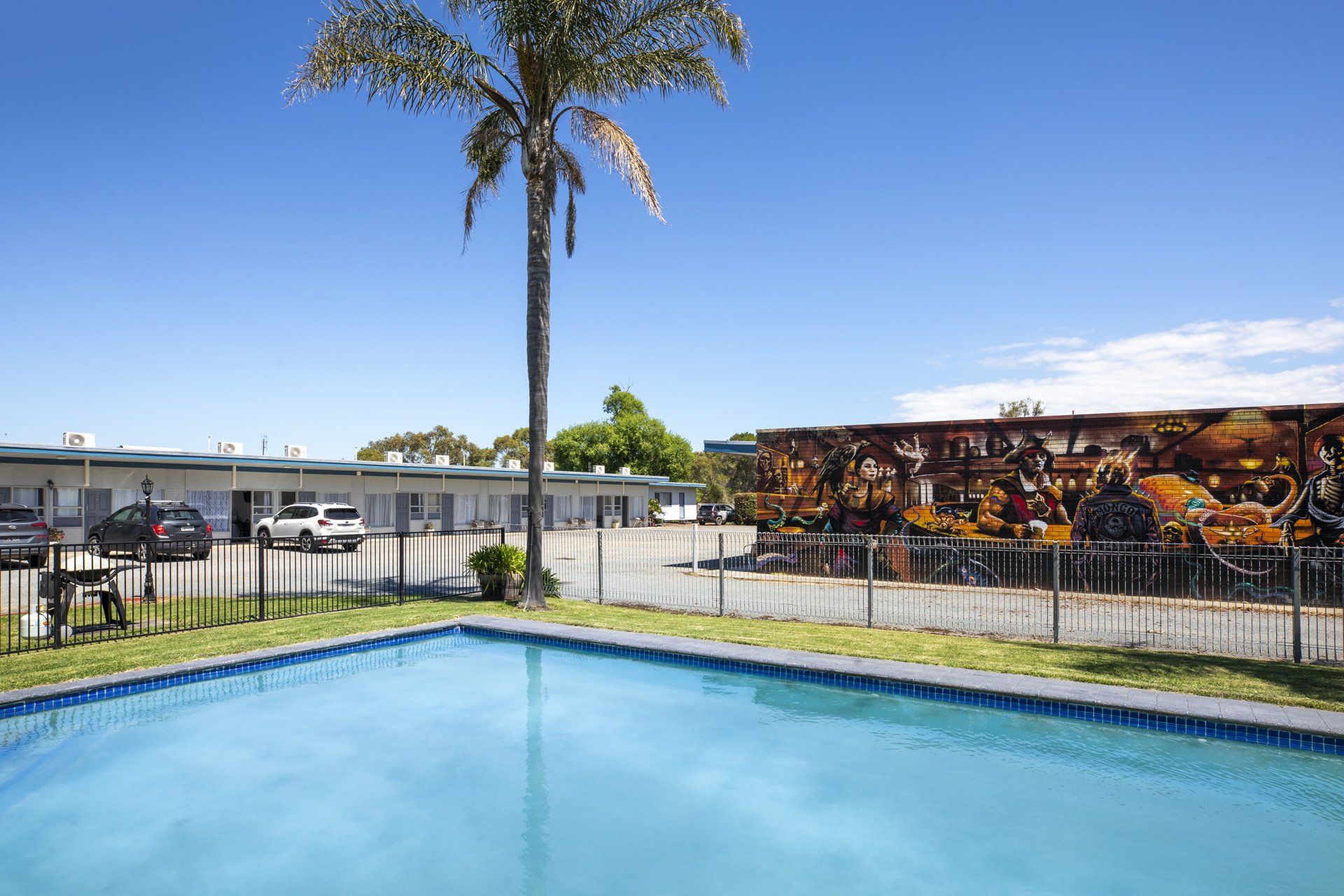 SHIP_INN_MOTEL_2083.jpg