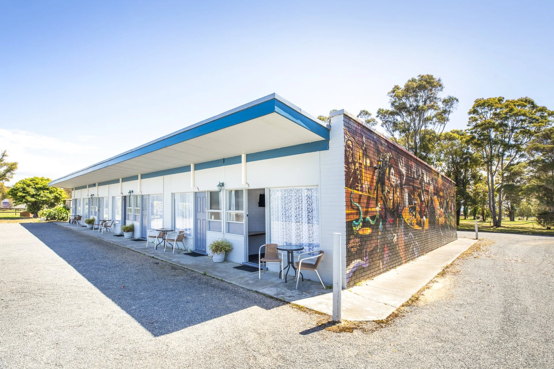 SHIP_INN_MOTEL_2102.jpg