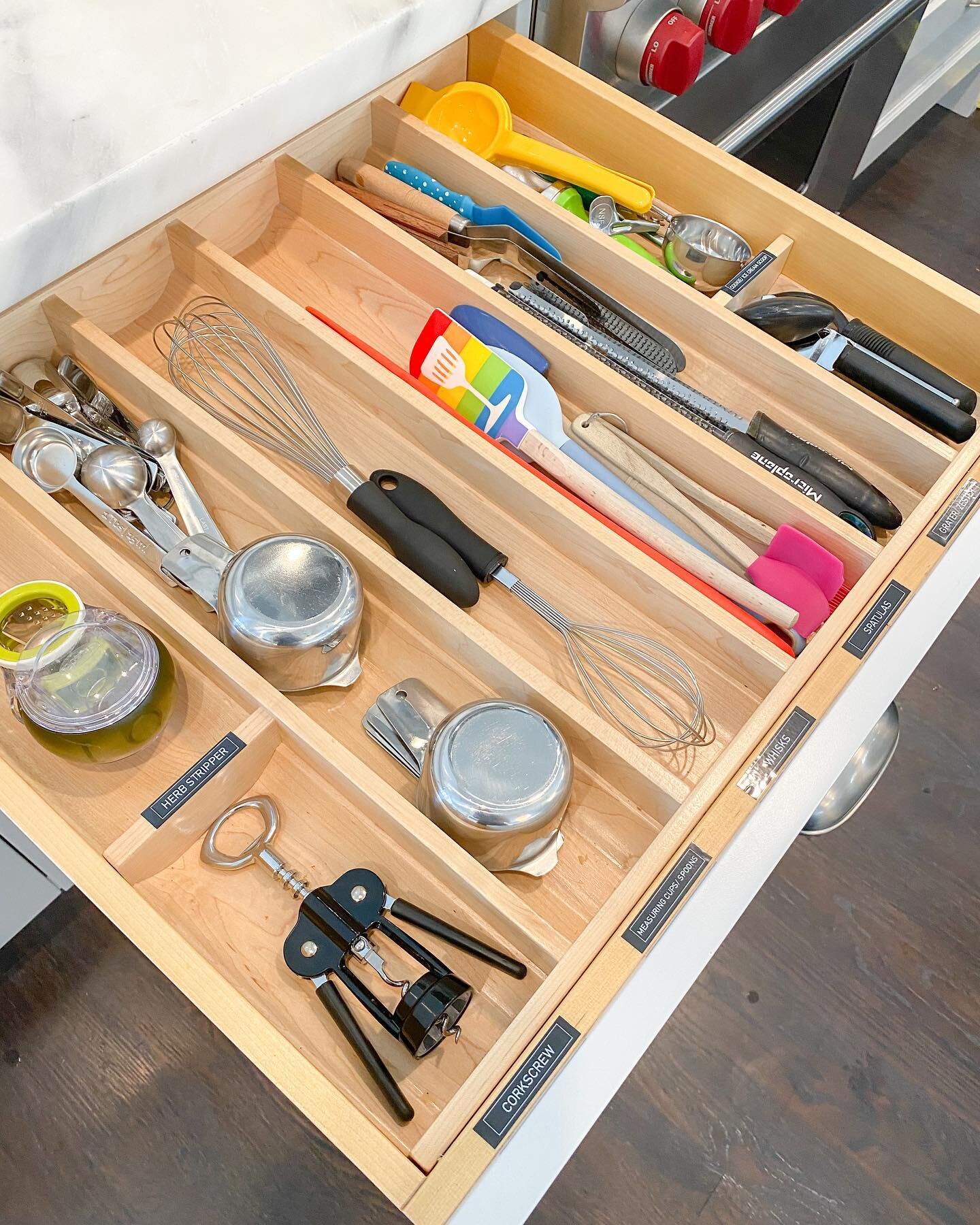 &lsquo;Tis the season to organize your kitchen drawers!⁣
⁣
There&rsquo;s nothing better than knowing exactly where everything when cooking a big holiday meal. ⁣
⁣
Use this as a reminder to take a few minutes to tidy up the essentials before hosting n