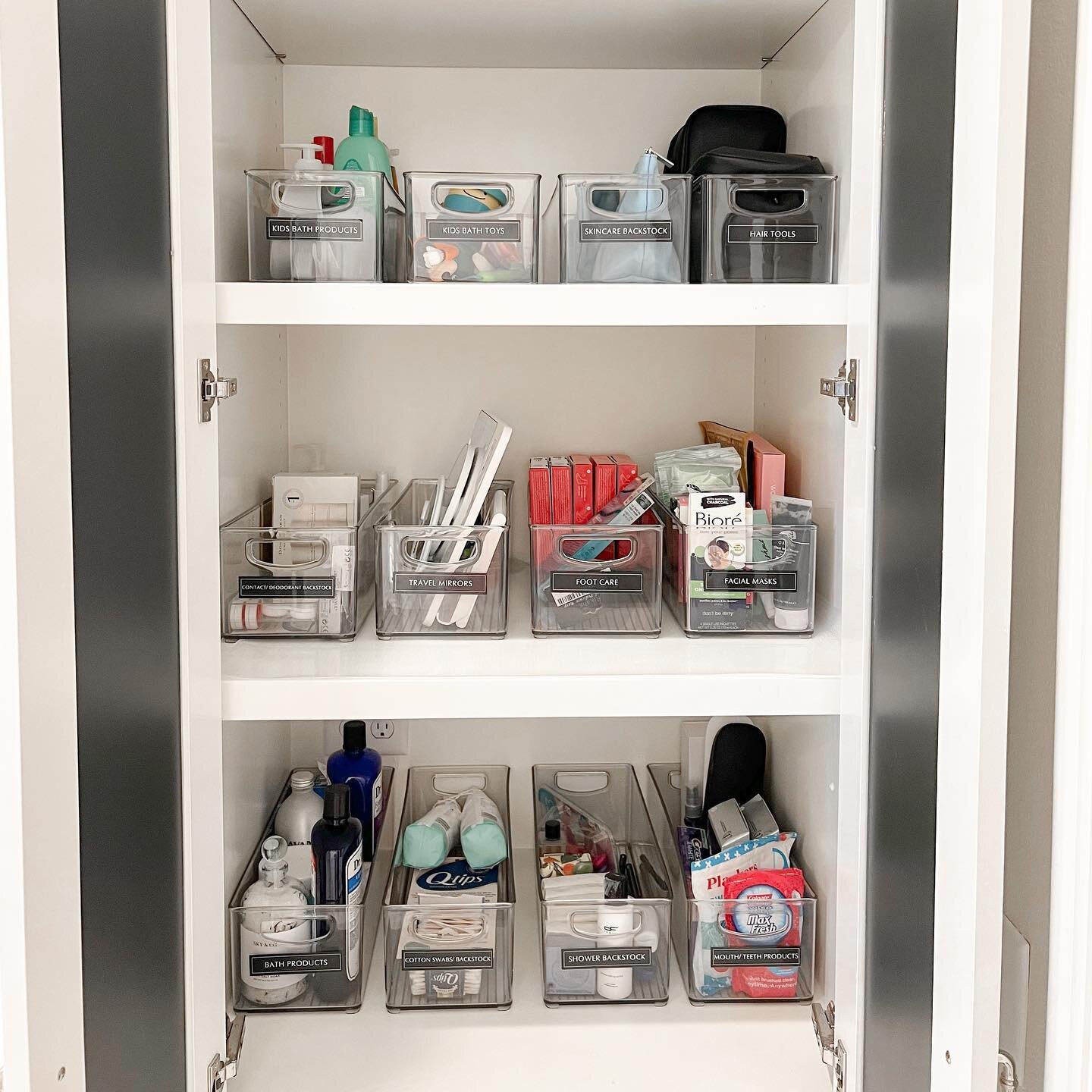 Whether it&rsquo;s travel cases, Qtips, or kids bath toys, there&rsquo;s a spot for it. Sorting and putting items into a container makes the wide variety of bathroom products make sense. These deep bins from @mdesign are my go to for all things bathr