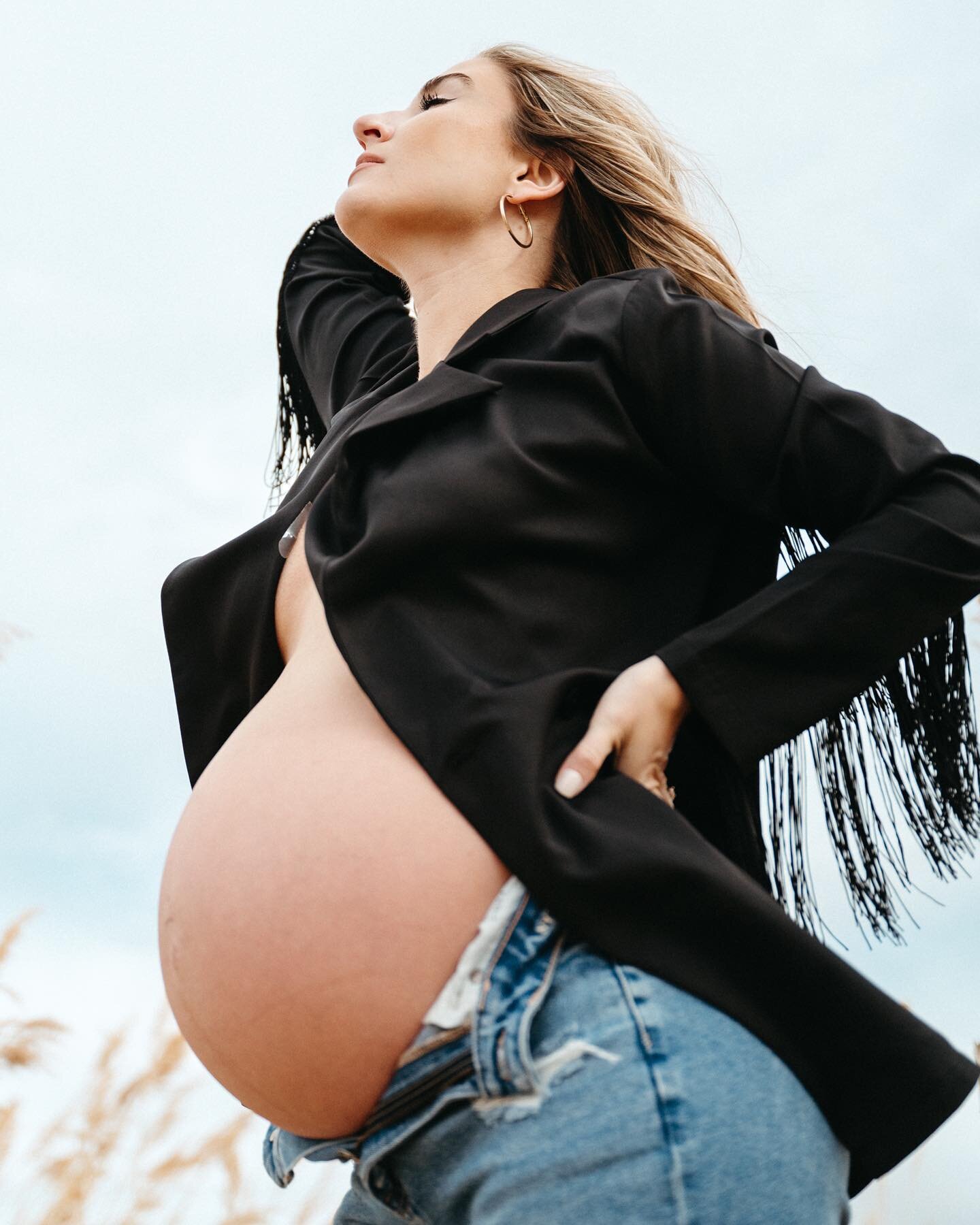 My girl @jaclynarmstrong_photography giving us the maternity session of our dreams as she modeled during the Abundance Photographer Retreat I hosted last weekend in Salt Lake City, Utah.